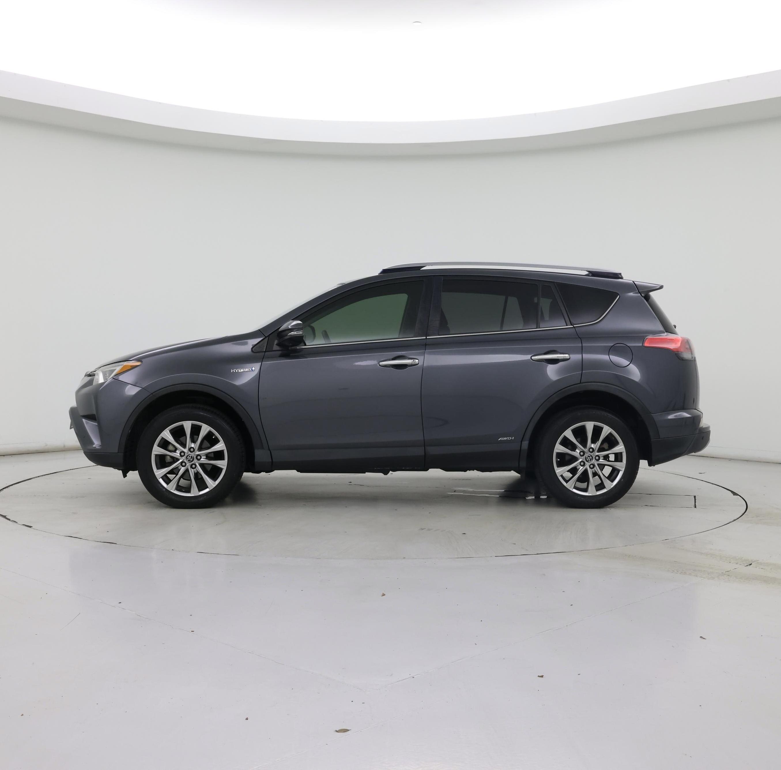 Thumbnail: 2017 Toyota RAV4 - 3