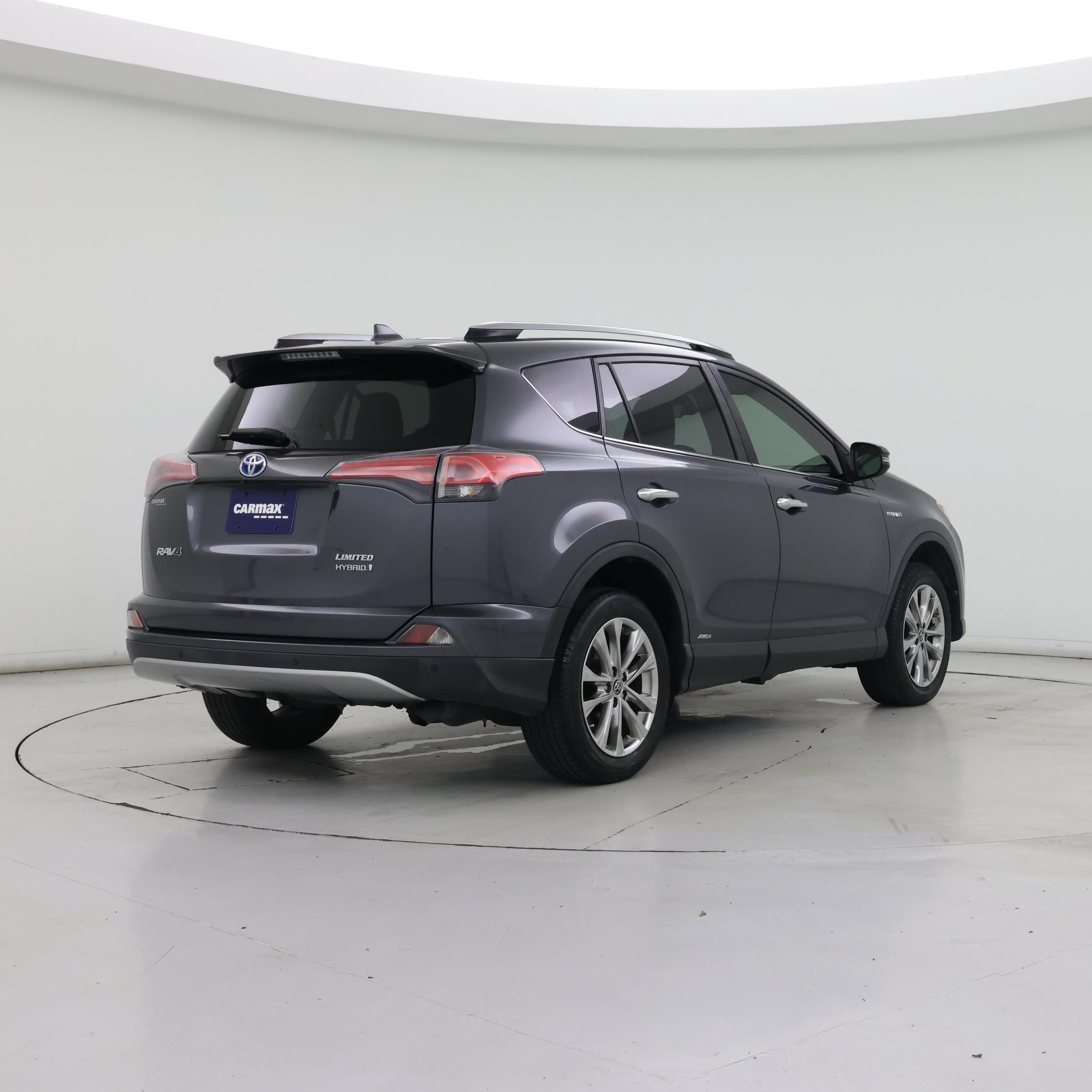 Thumbnail: 2017 Toyota RAV4 - 8