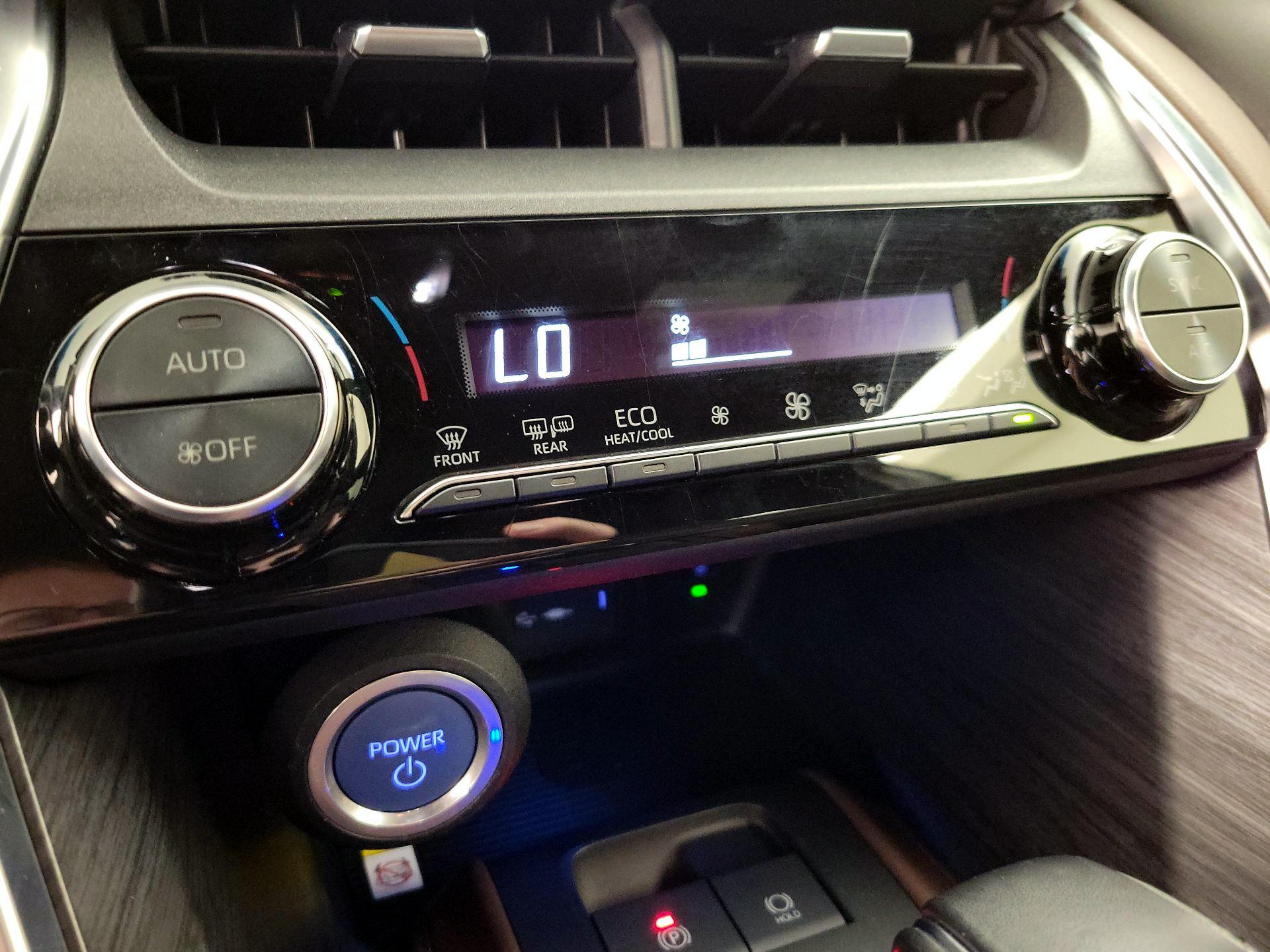 Thumbnail: 2021 Toyota Venza - 16
