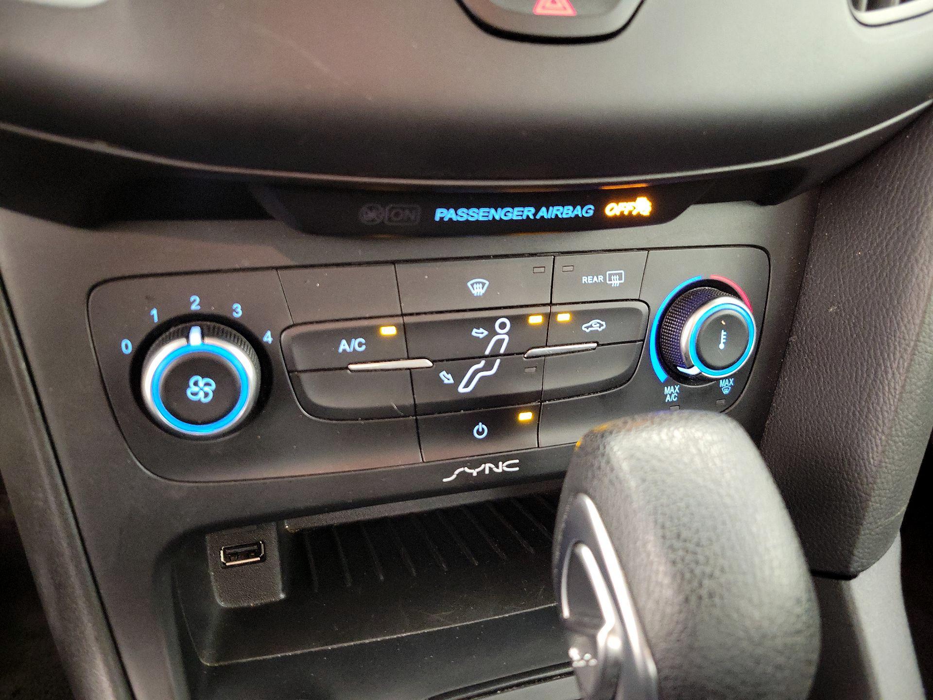Thumbnail: 2016 Ford Focus - 16