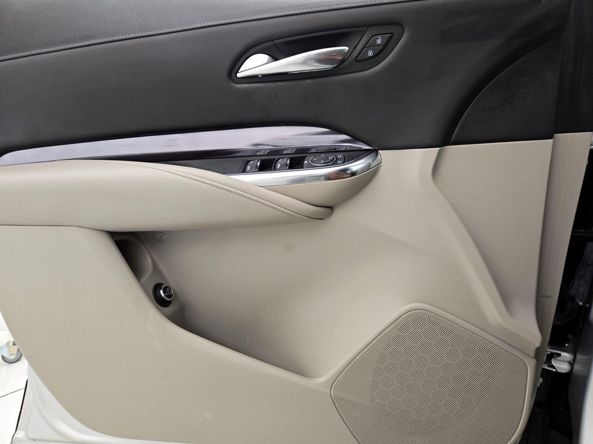 Thumbnail: 2021 Cadillac XT4 - 12