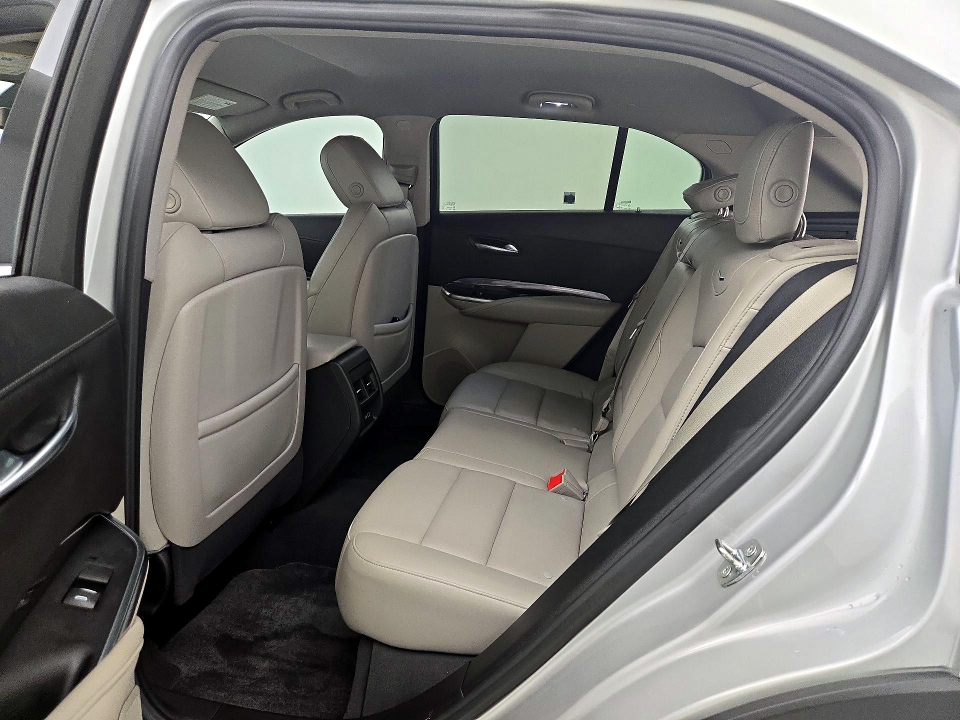 Thumbnail: 2021 Cadillac XT4 - 19