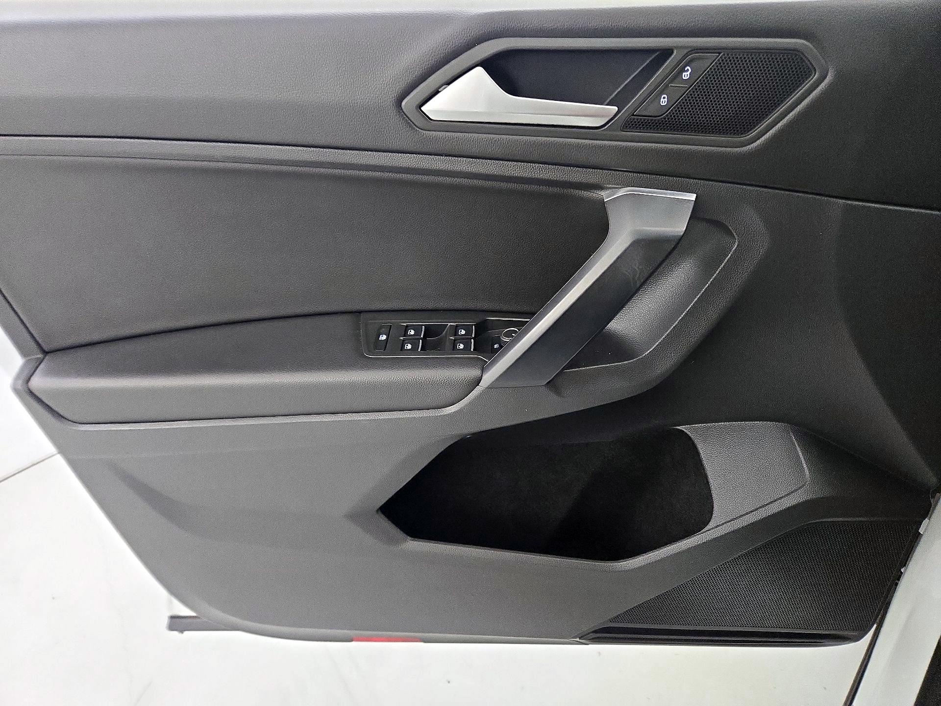 Thumbnail: 2021 Volkswagen Tiguan - 12