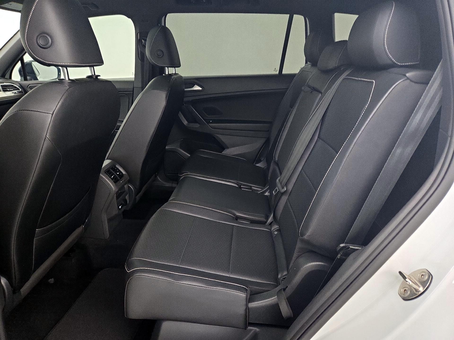 Thumbnail: 2021 Volkswagen Tiguan - 20