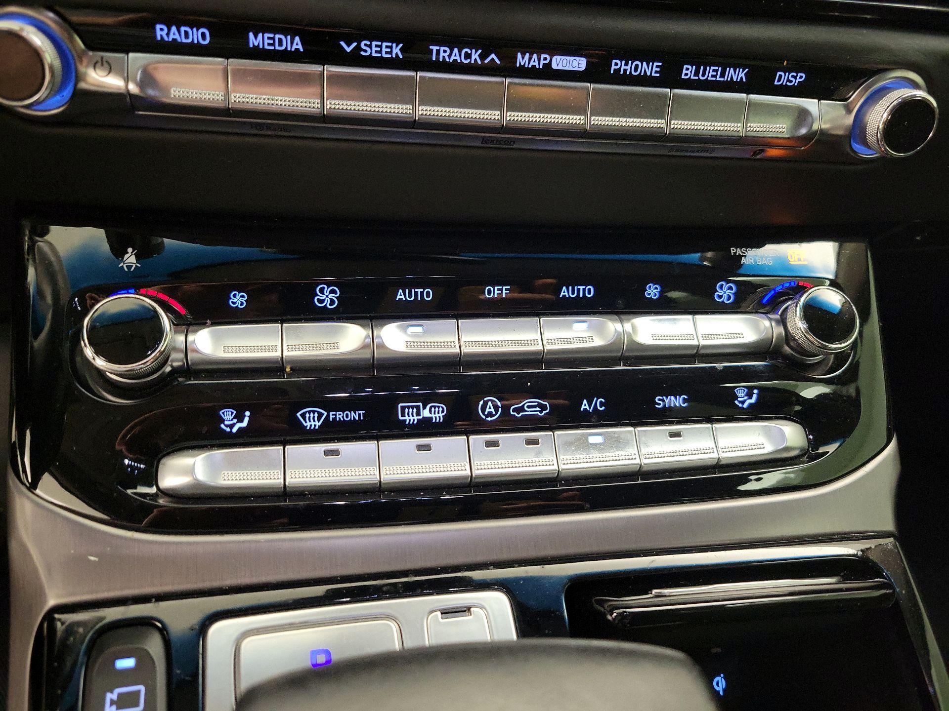 Thumbnail: 2017 Genesis G90 - 17