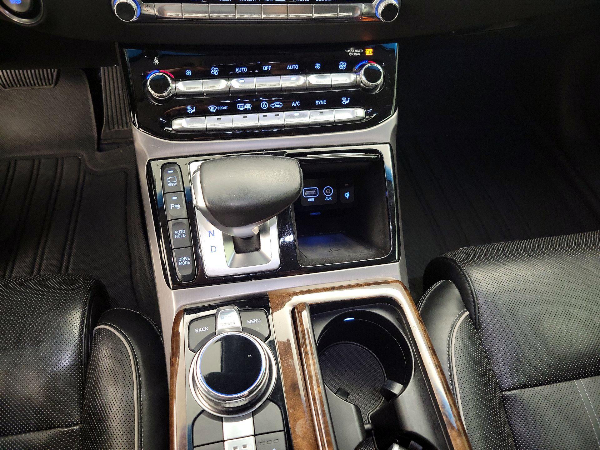 Thumbnail: 2017 Genesis G90 - 18