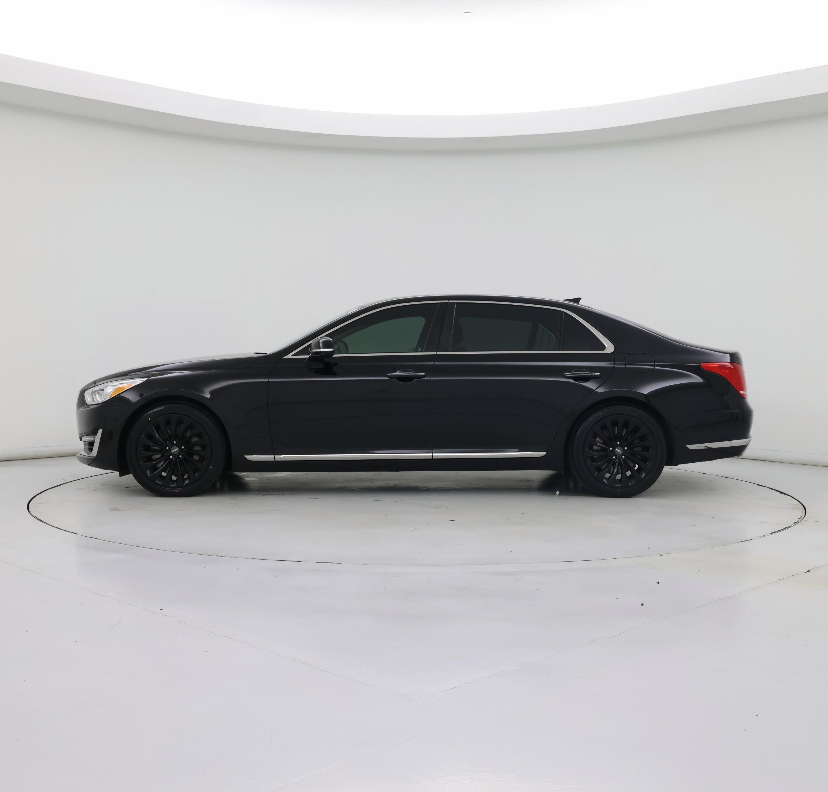 Thumbnail: 2017 Genesis G90 - 3