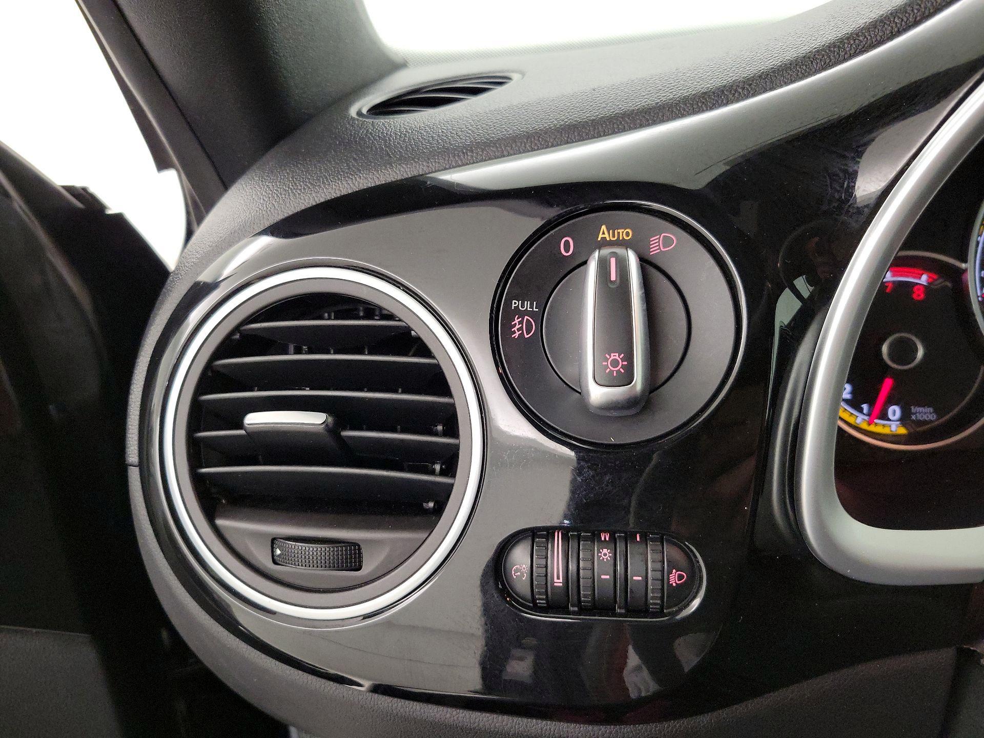 Thumbnail: 2018 Volkswagen Beetle - 13