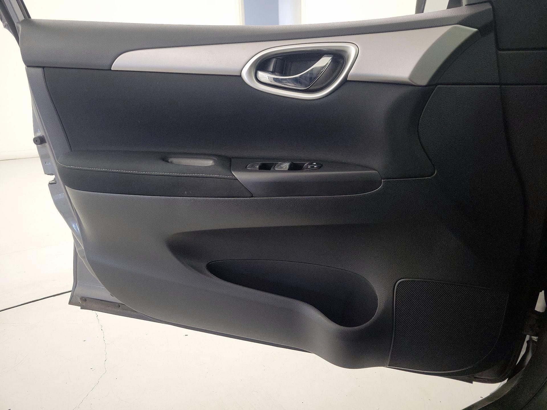 Thumbnail: 2015 Nissan Sentra - 12