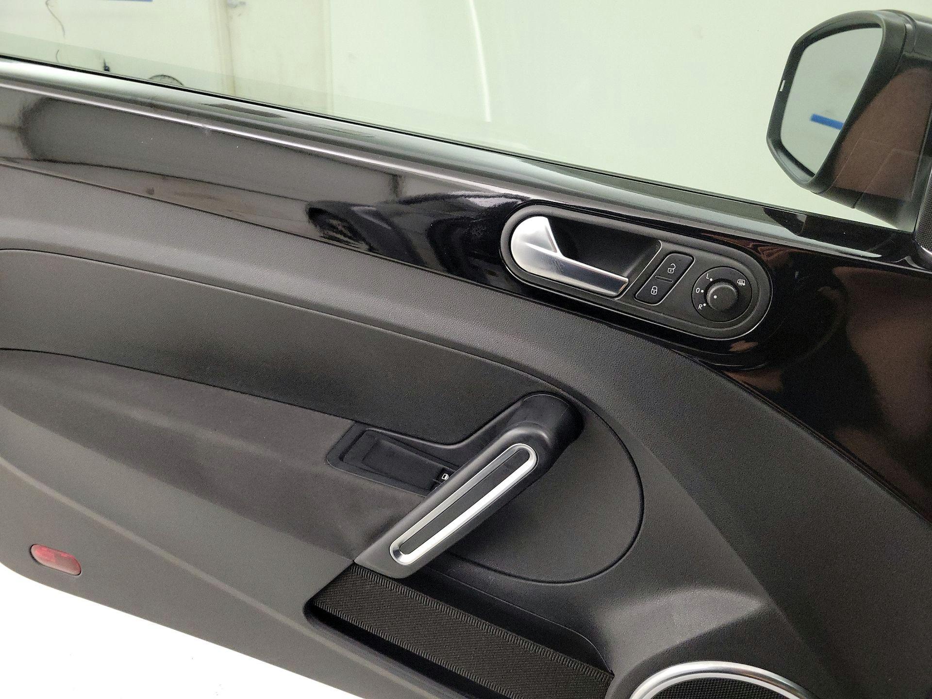 Thumbnail: 2014 Volkswagen Beetle - 12