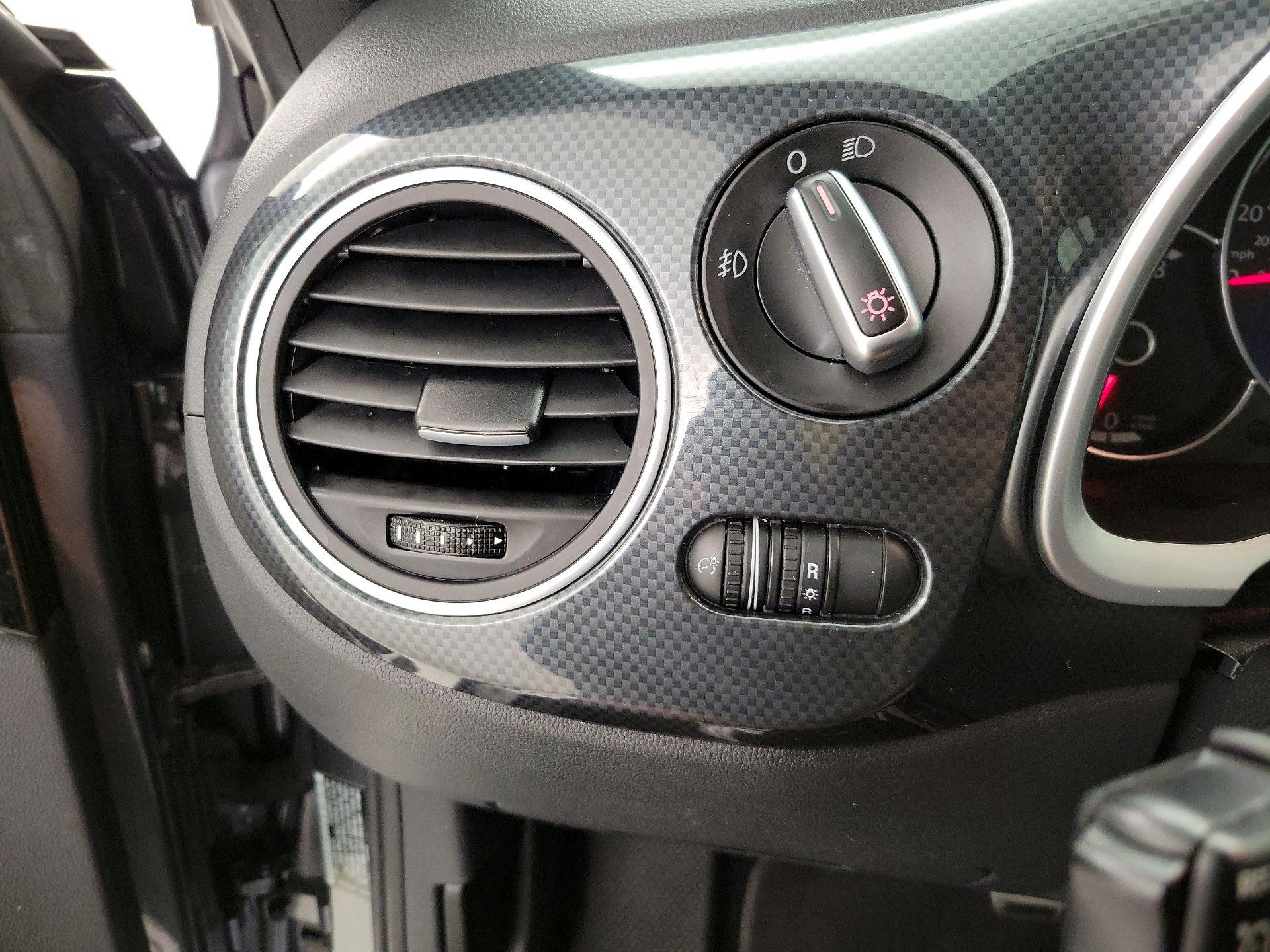 Thumbnail: 2014 Volkswagen Beetle - 13