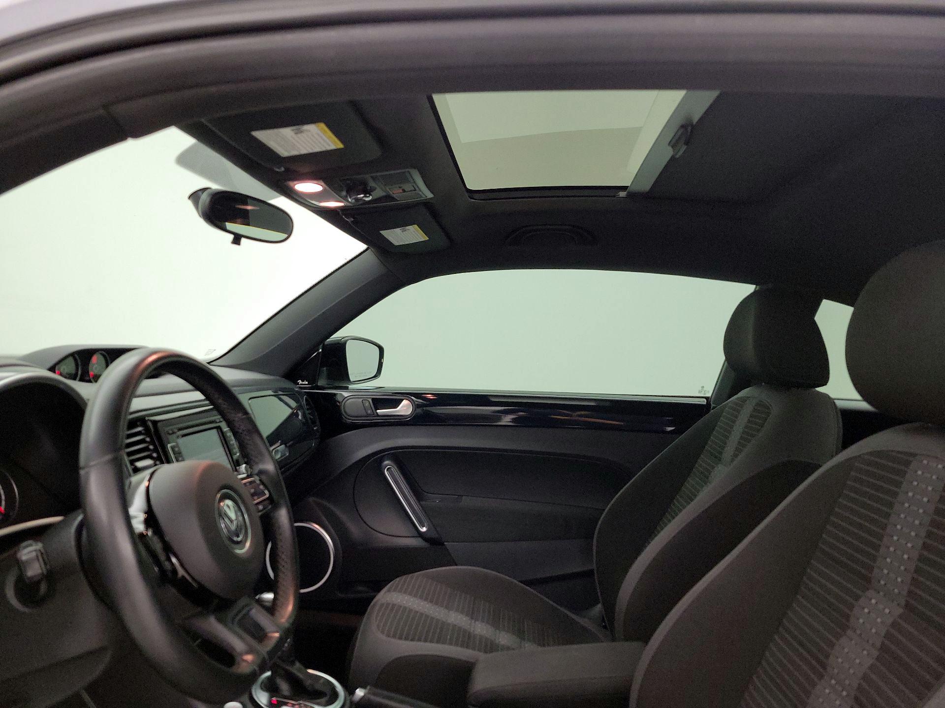 Thumbnail: 2014 Volkswagen Beetle - 17