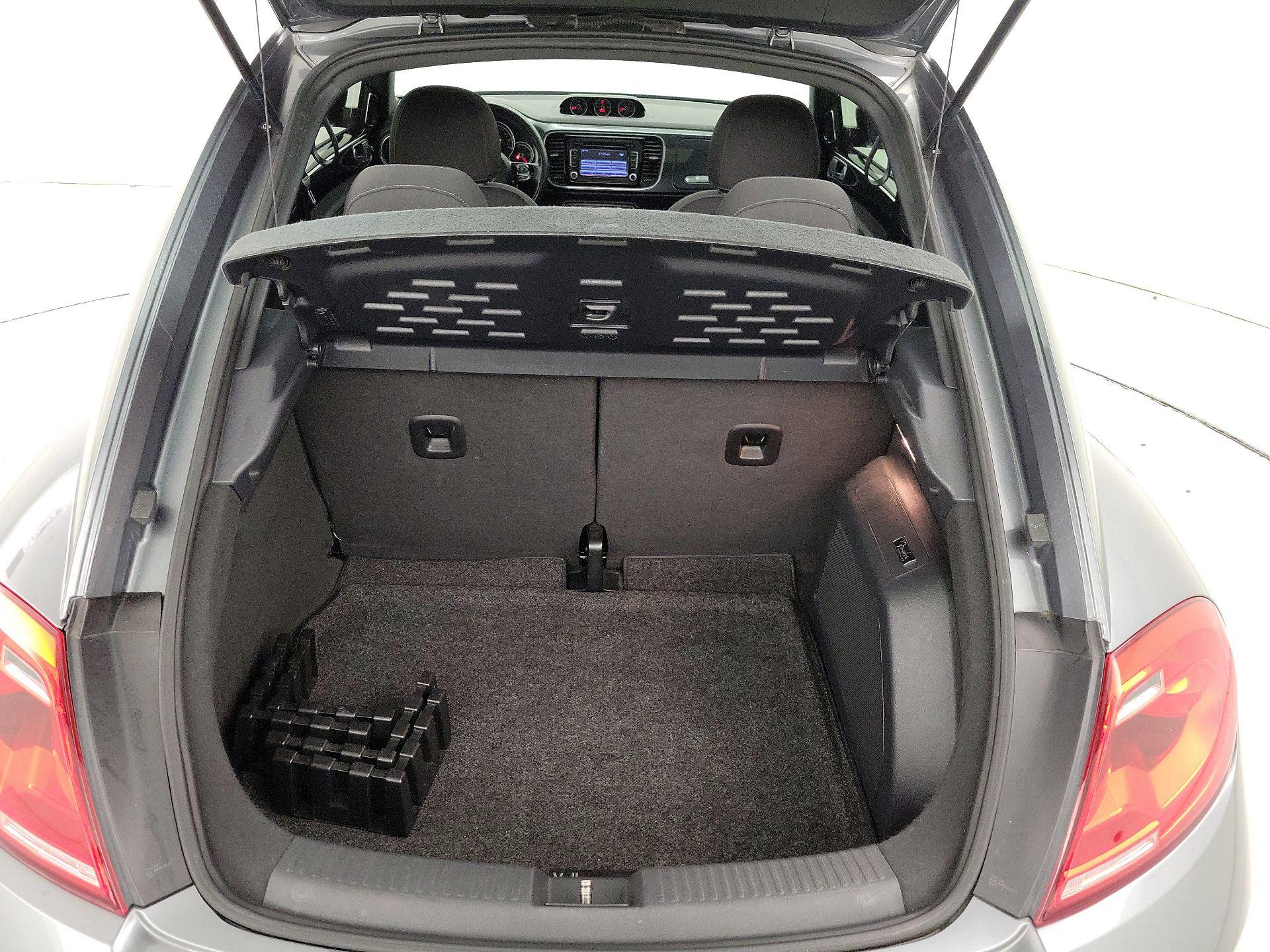Thumbnail: 2014 Volkswagen Beetle - 19