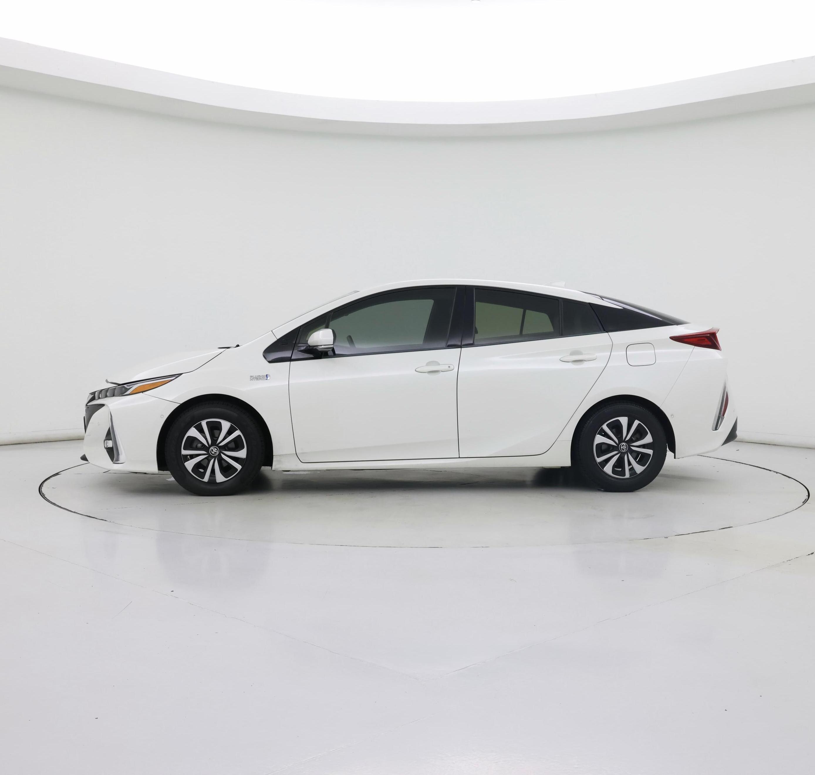Thumbnail: 2017 Toyota Prius Prime - 3