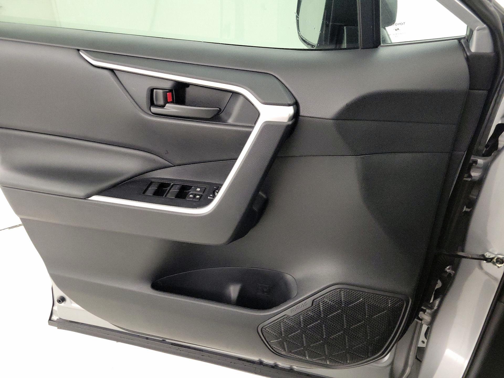 Thumbnail: 2020 Toyota RAV4 - 12