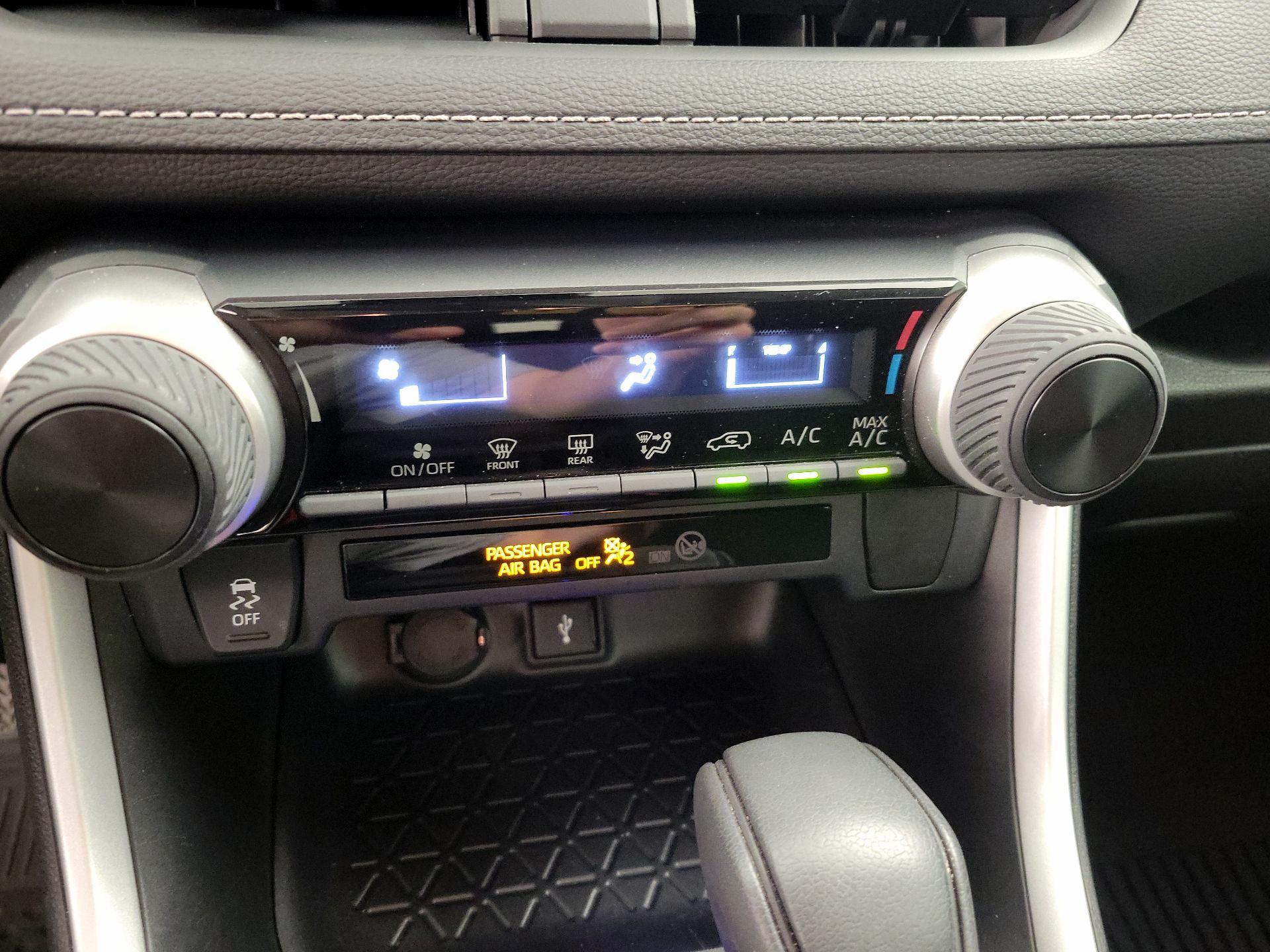 Thumbnail: 2020 Toyota RAV4 - 16