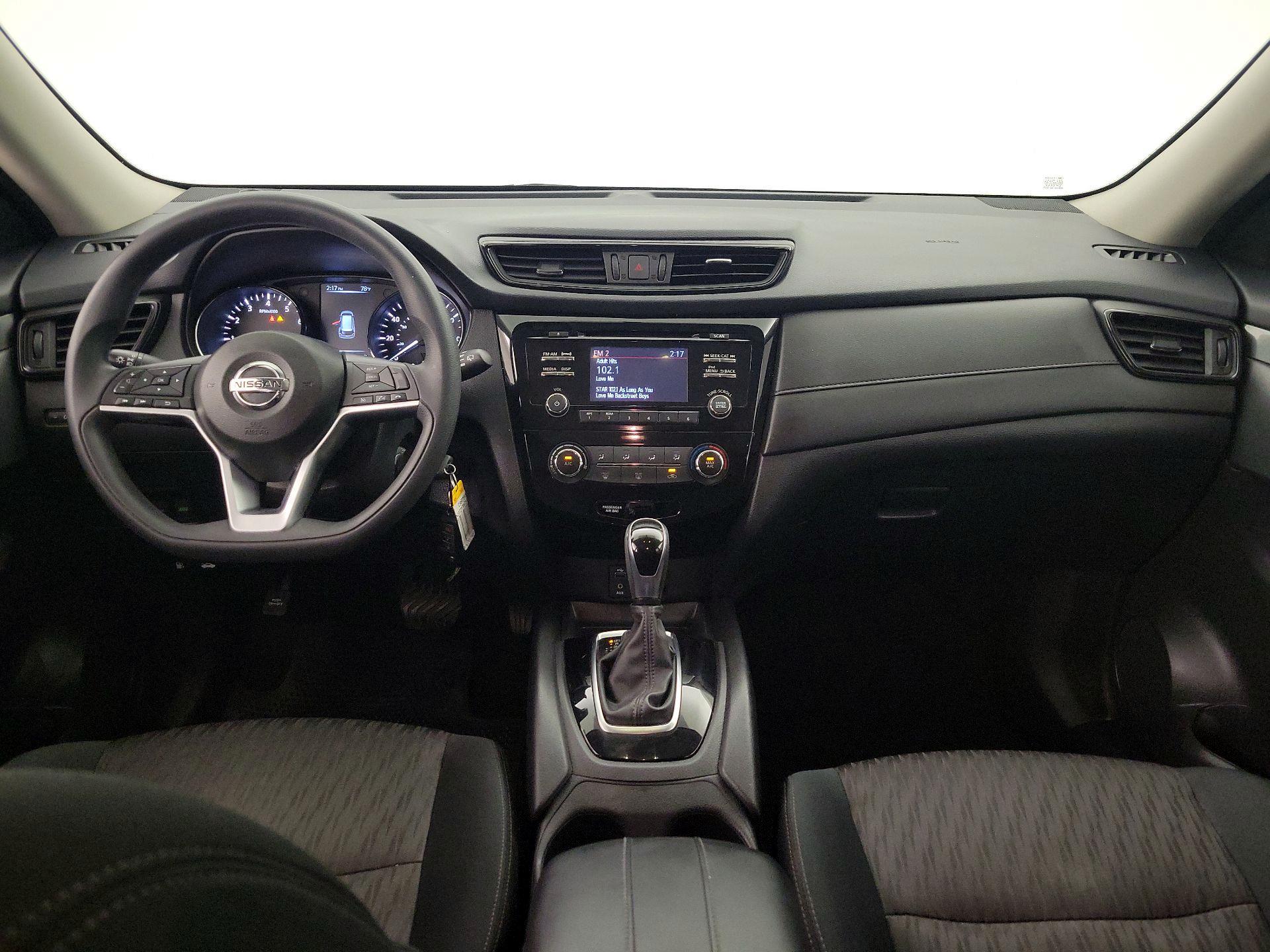Thumbnail: 2017 Nissan Rogue - 9