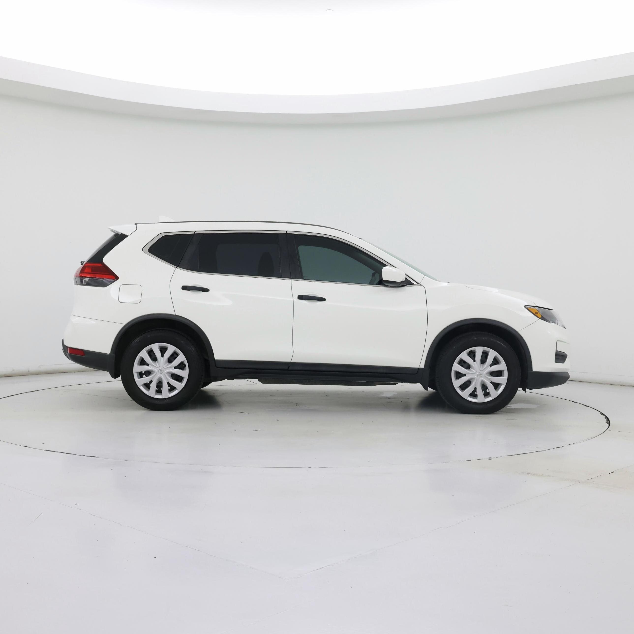 Thumbnail: 2017 Nissan Rogue - 7