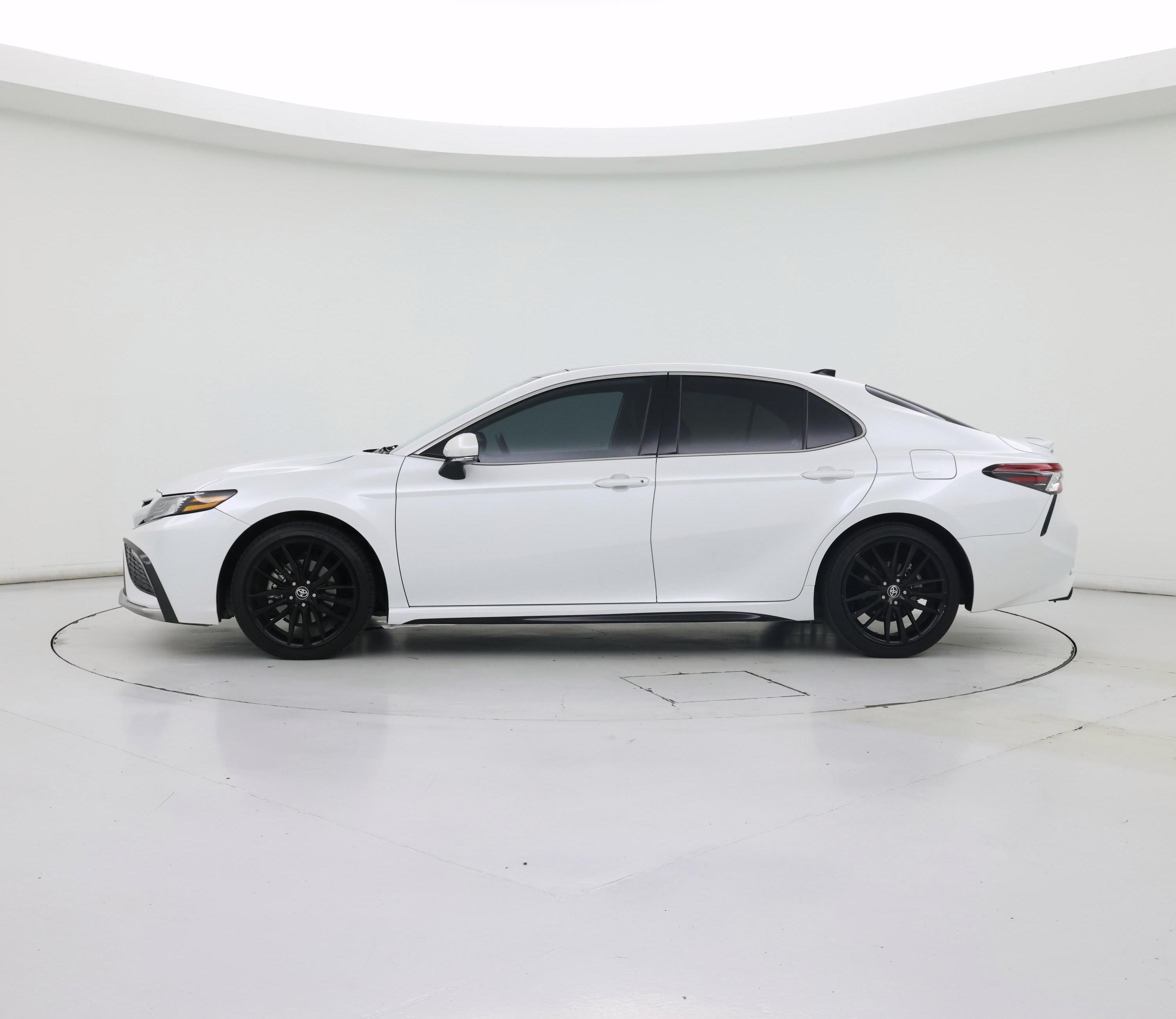 Thumbnail: 2022 Toyota Camry - 3