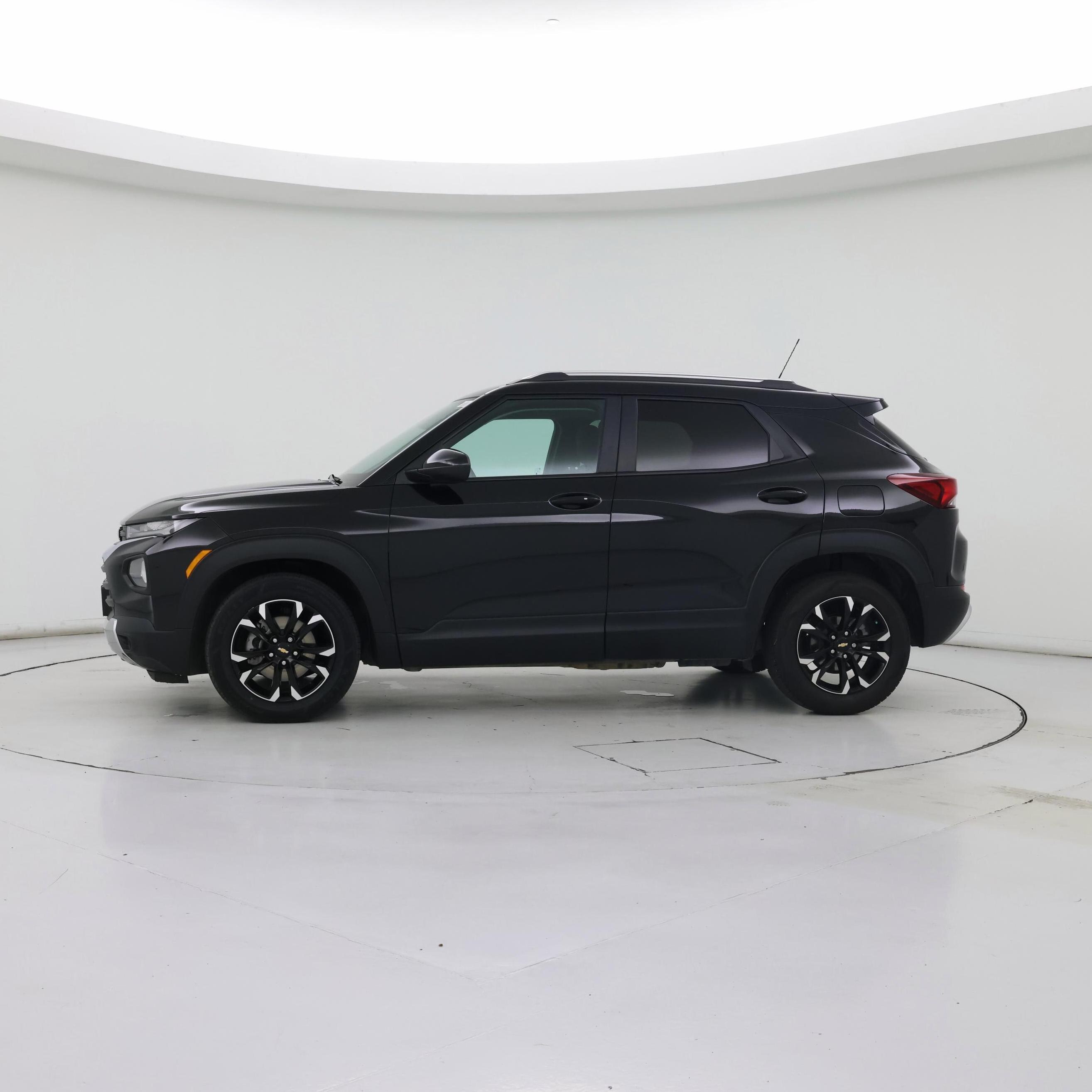 Thumbnail: 2023 Chevrolet TrailBlazer - 3