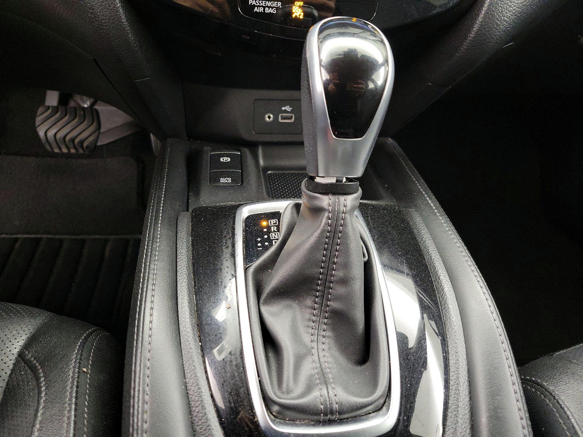 Thumbnail: 2019 Nissan Rogue - 17