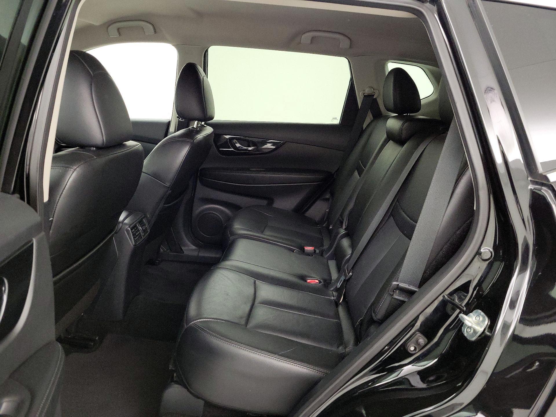 Thumbnail: 2019 Nissan Rogue - 18