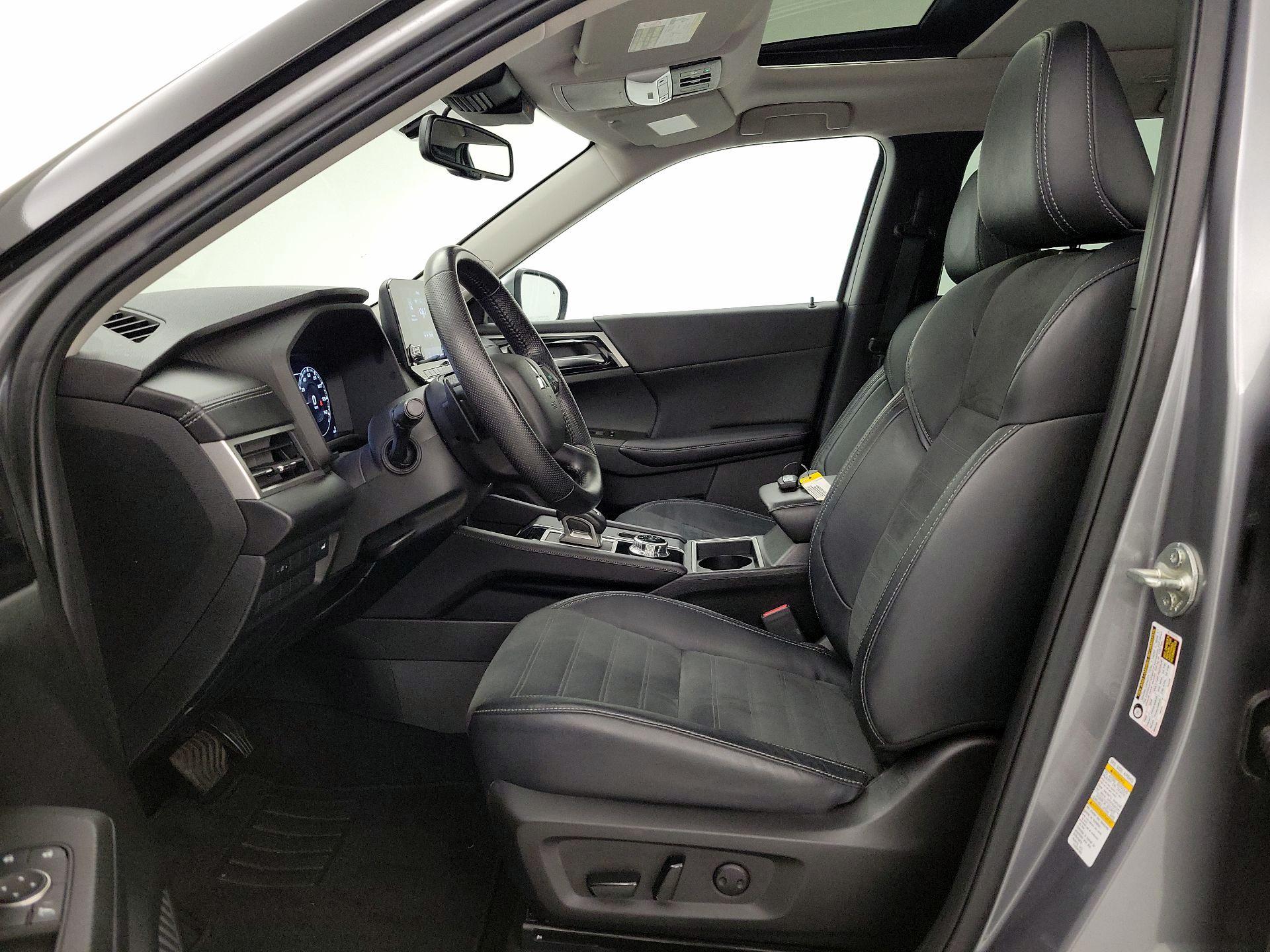 Thumbnail: 2022 Mitsubishi Outlander - 11