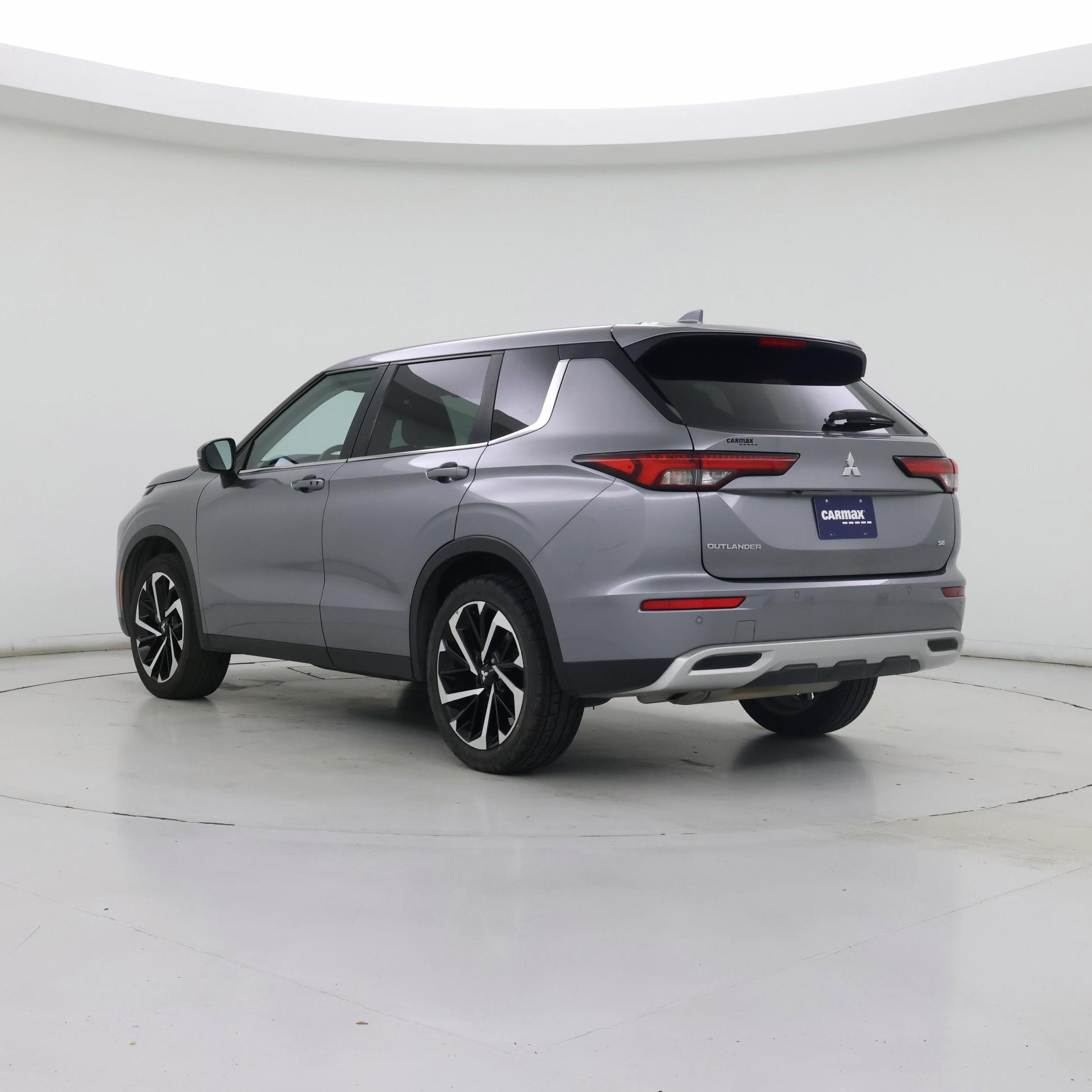 Thumbnail: 2022 Mitsubishi Outlander - 2