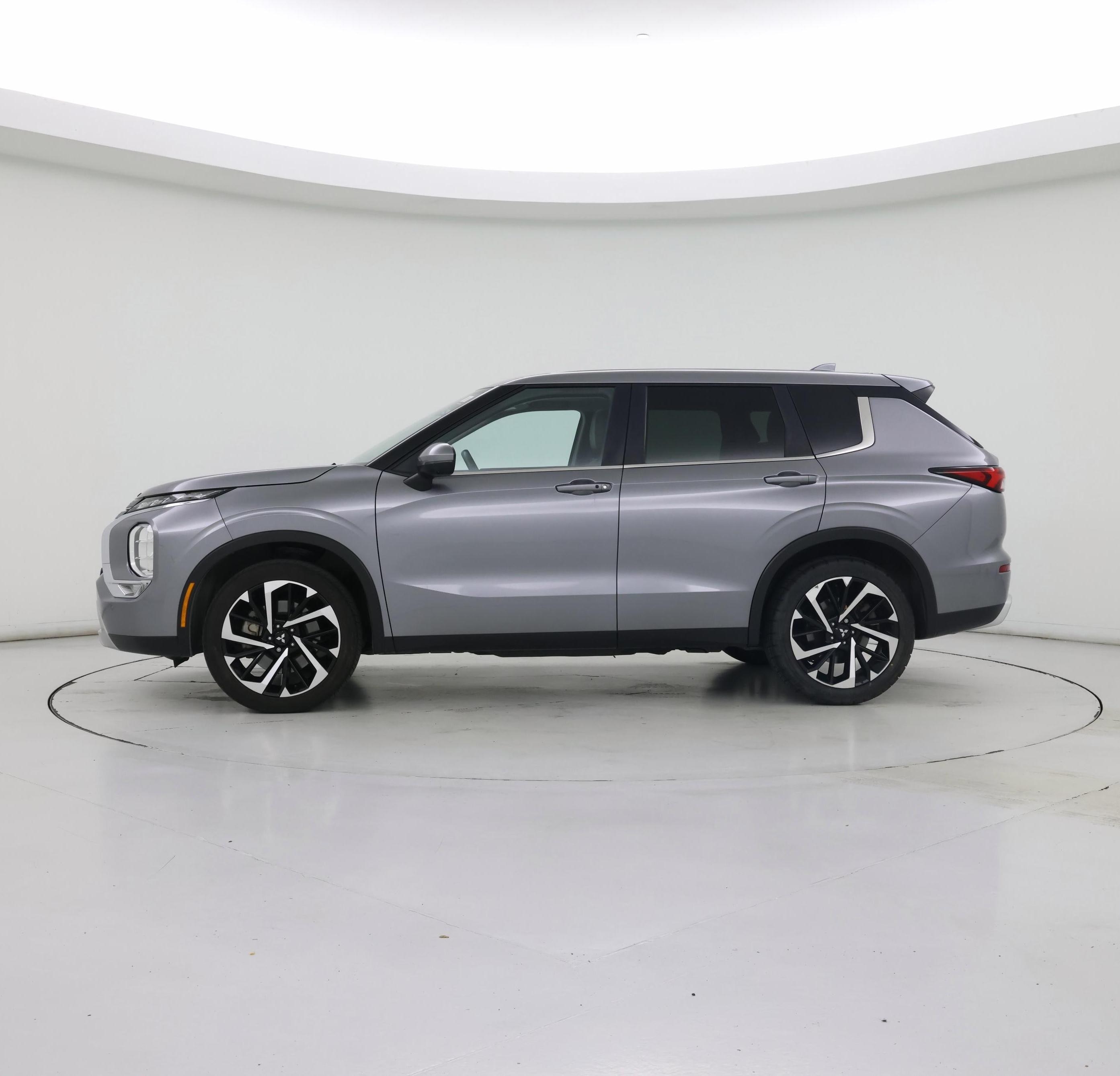 Thumbnail: 2022 Mitsubishi Outlander - 3