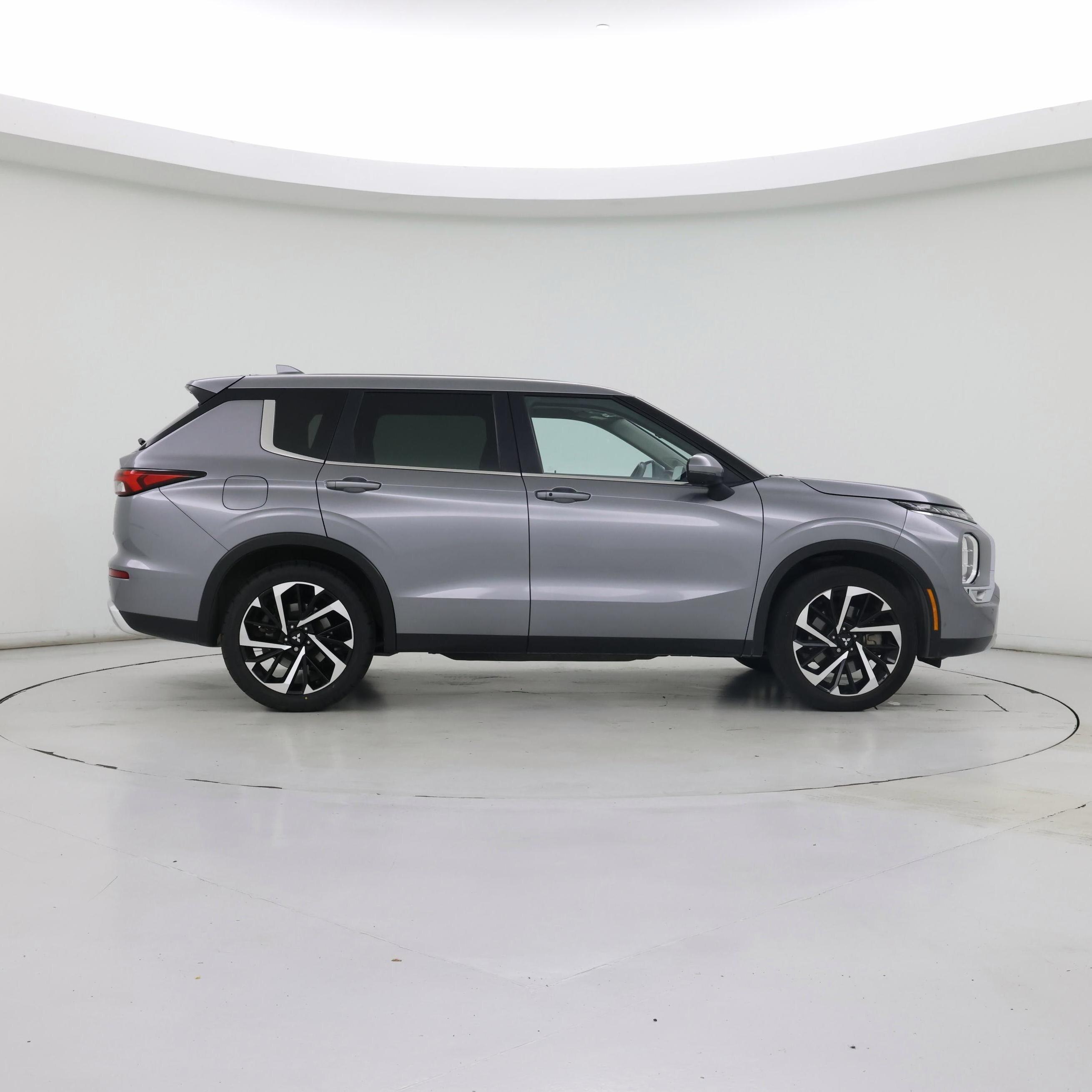 Thumbnail: 2022 Mitsubishi Outlander - 7