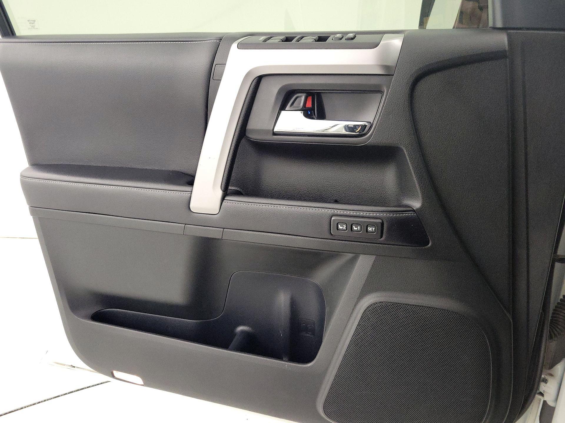 Thumbnail: 2017 Toyota 4Runner - 12