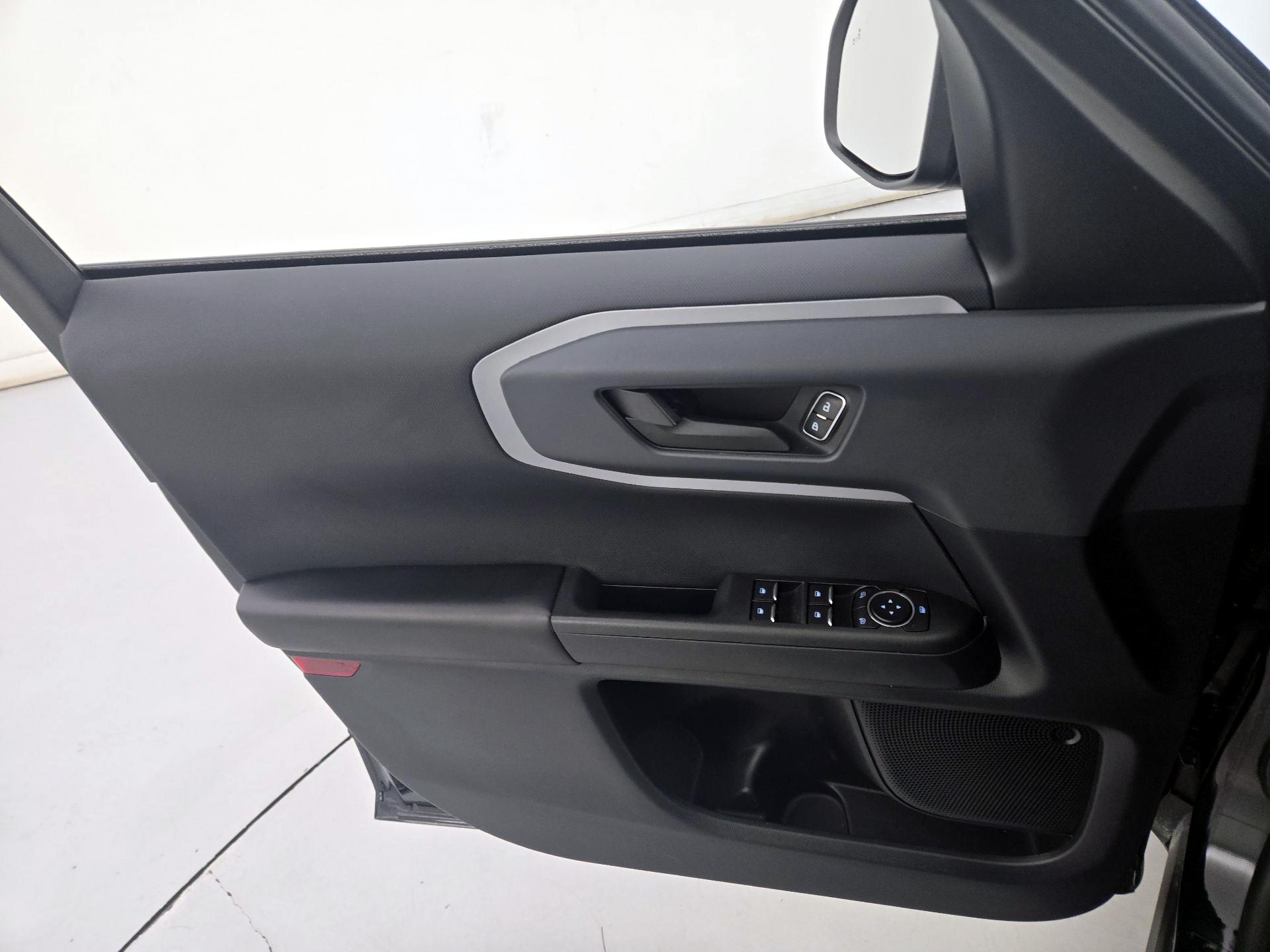 Thumbnail: 2022 Ford Bronco Sport - 12