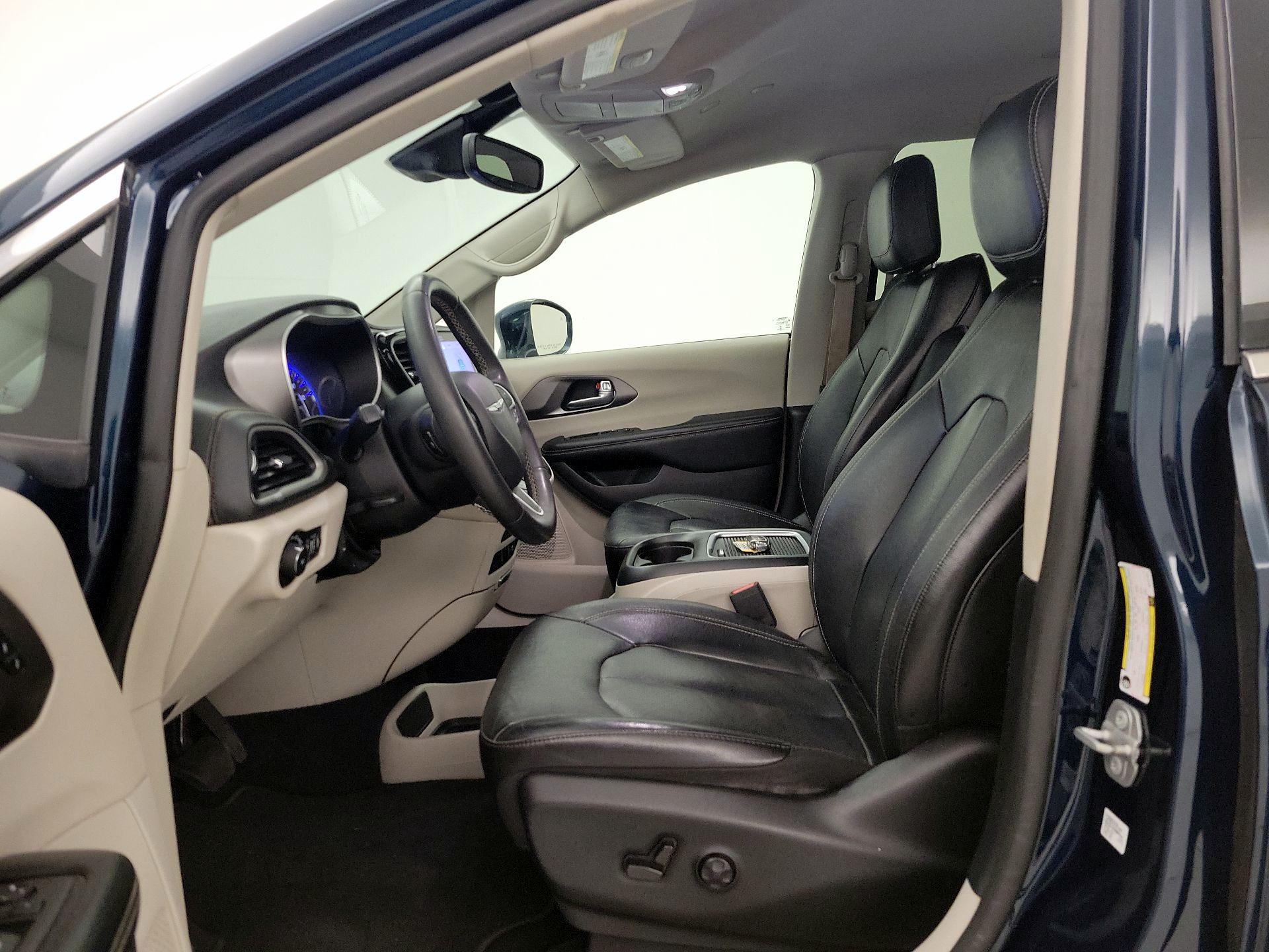 Thumbnail: 2022 Chrysler Pacifica - 11