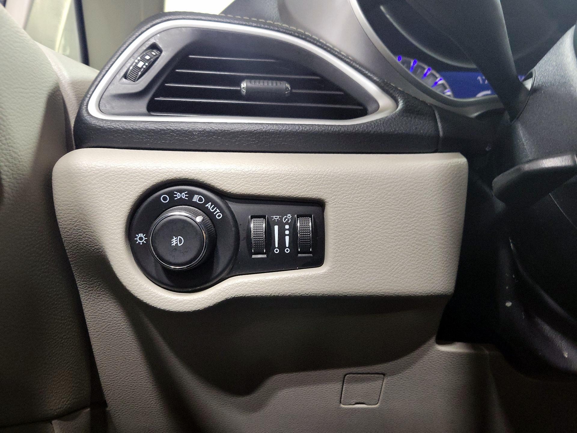 Thumbnail: 2022 Chrysler Pacifica - 13