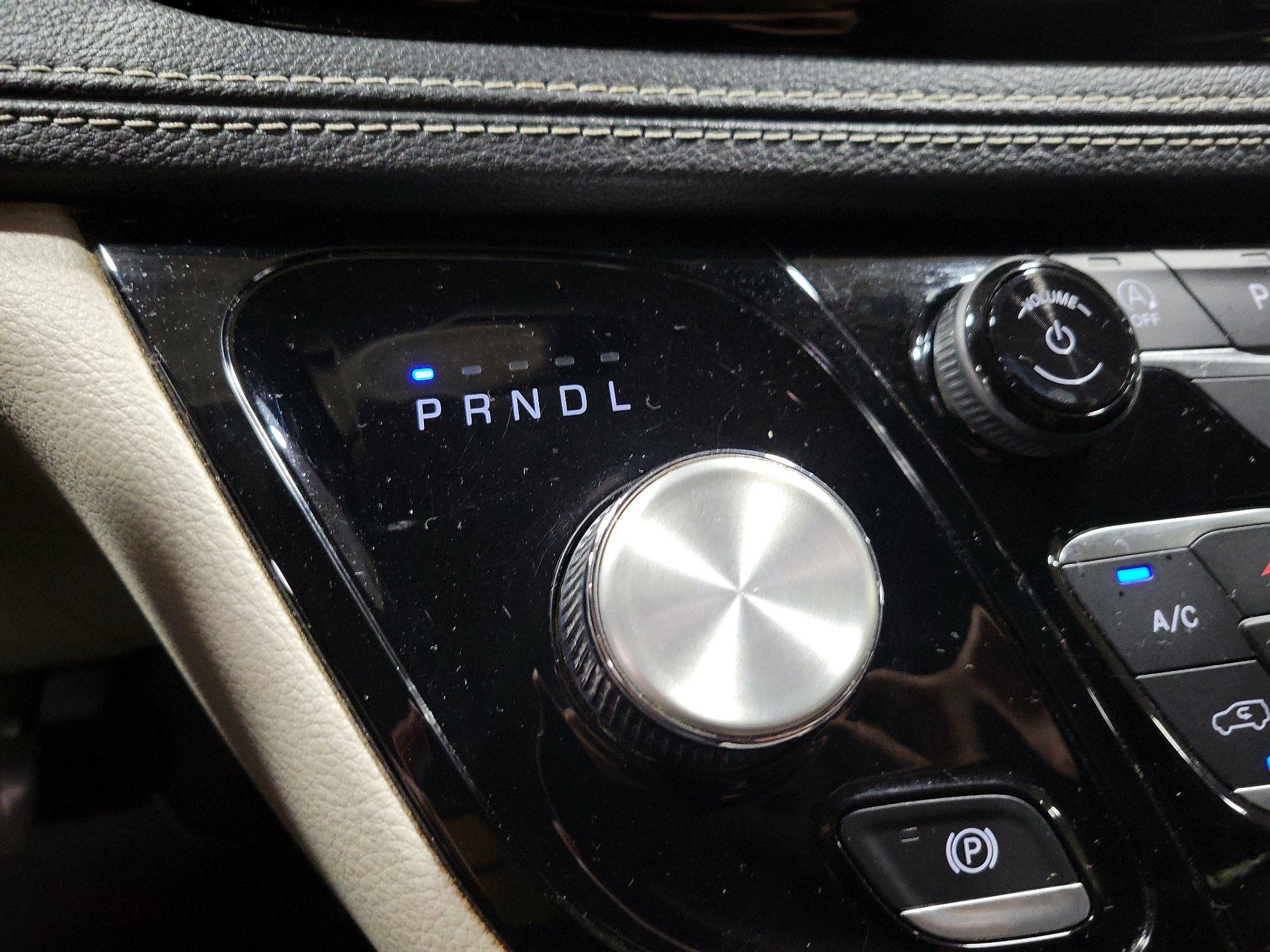 Thumbnail: 2022 Chrysler Pacifica - 17