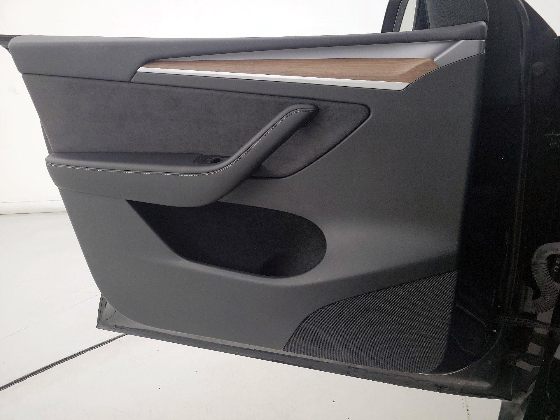 Thumbnail: 2023 Tesla Model Y - 12