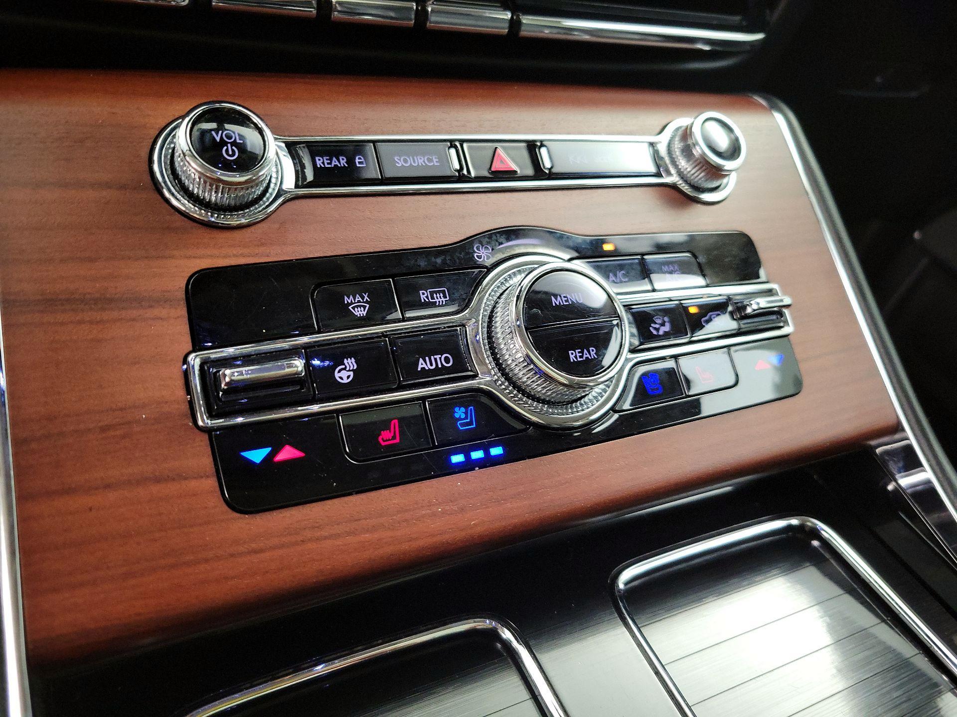 Thumbnail: 2023 Lincoln Aviator - 17