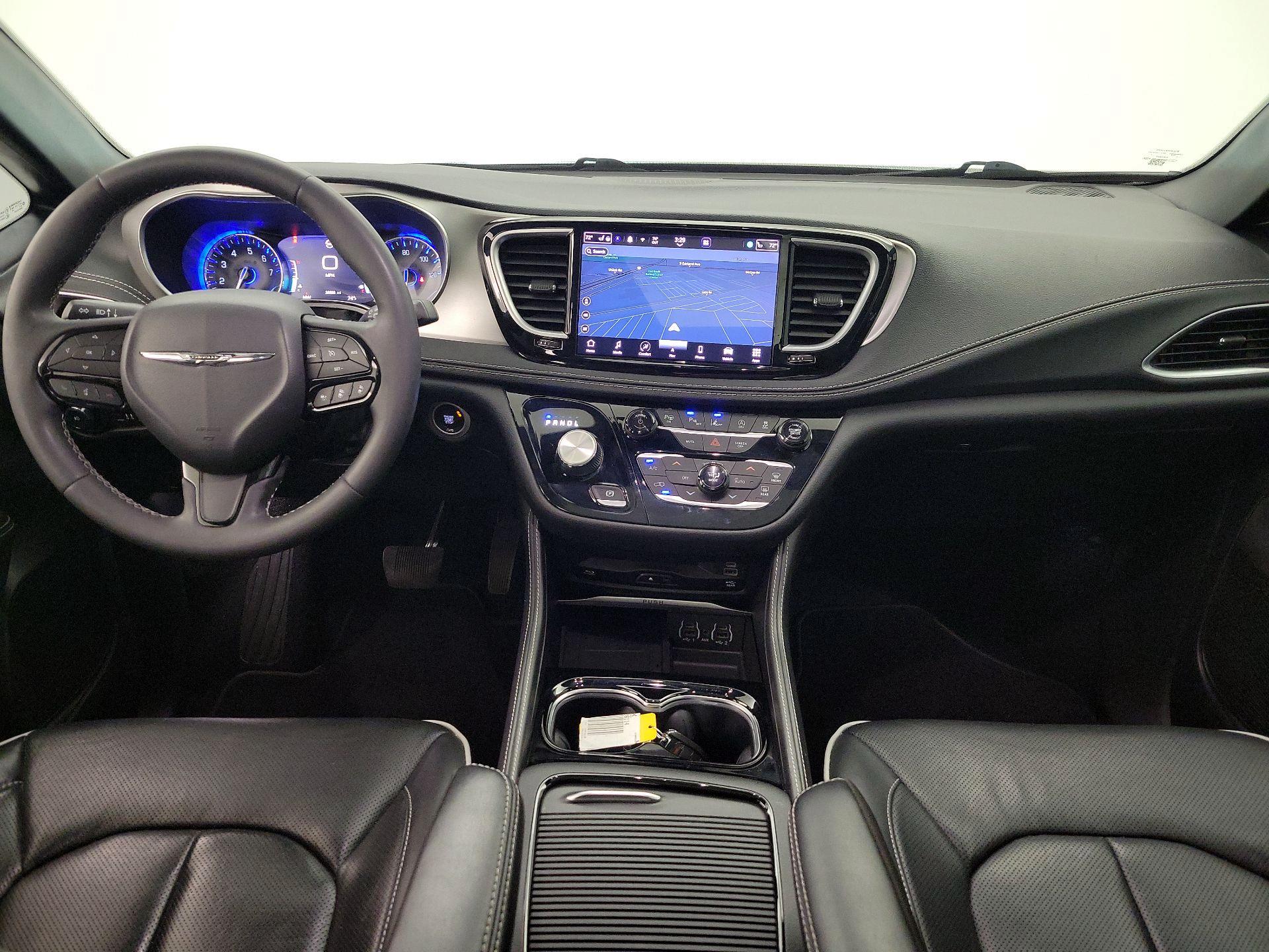 Thumbnail: 2023 Chrysler Pacifica - 9