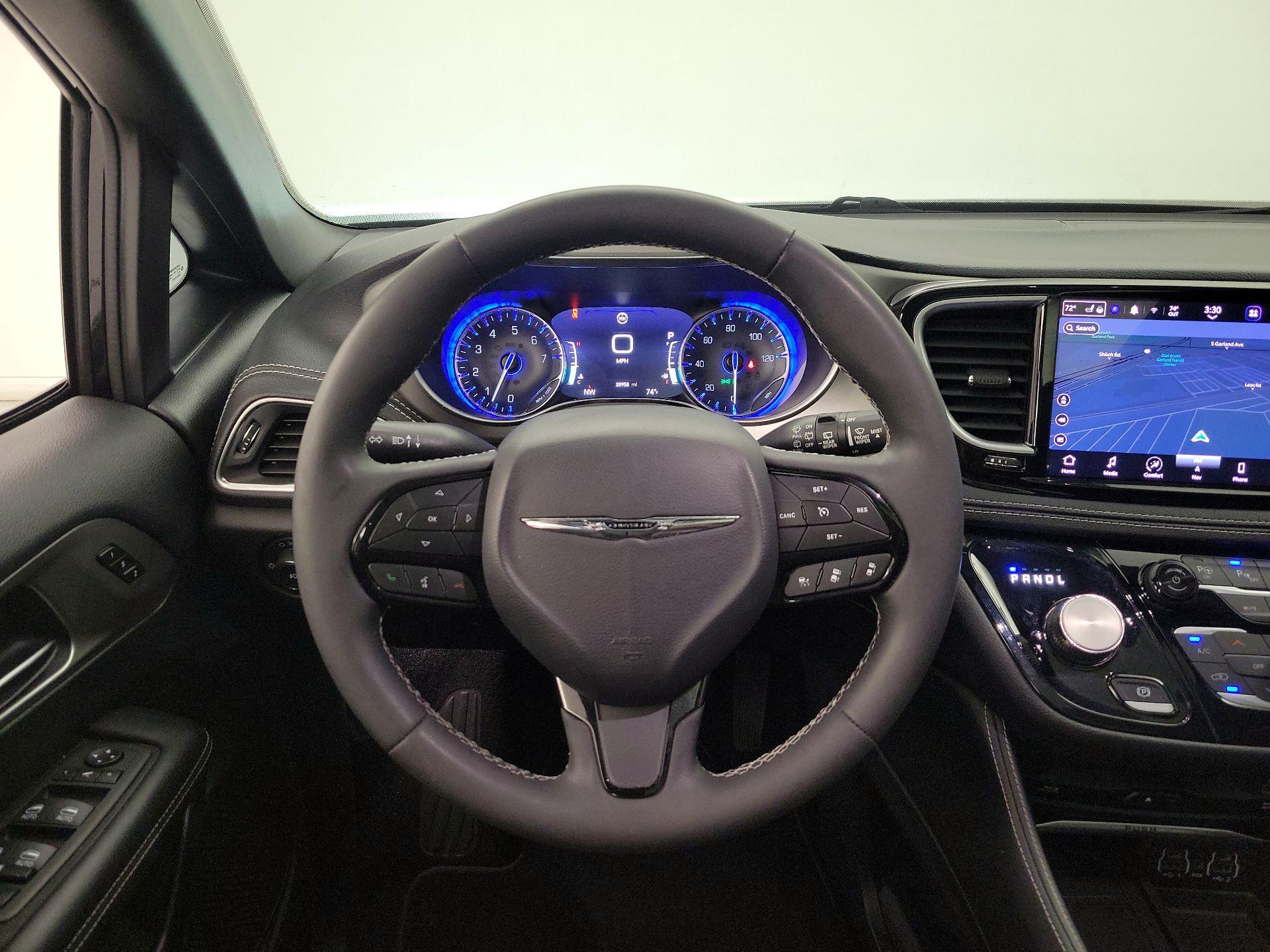 Thumbnail: 2023 Chrysler Pacifica - 10
