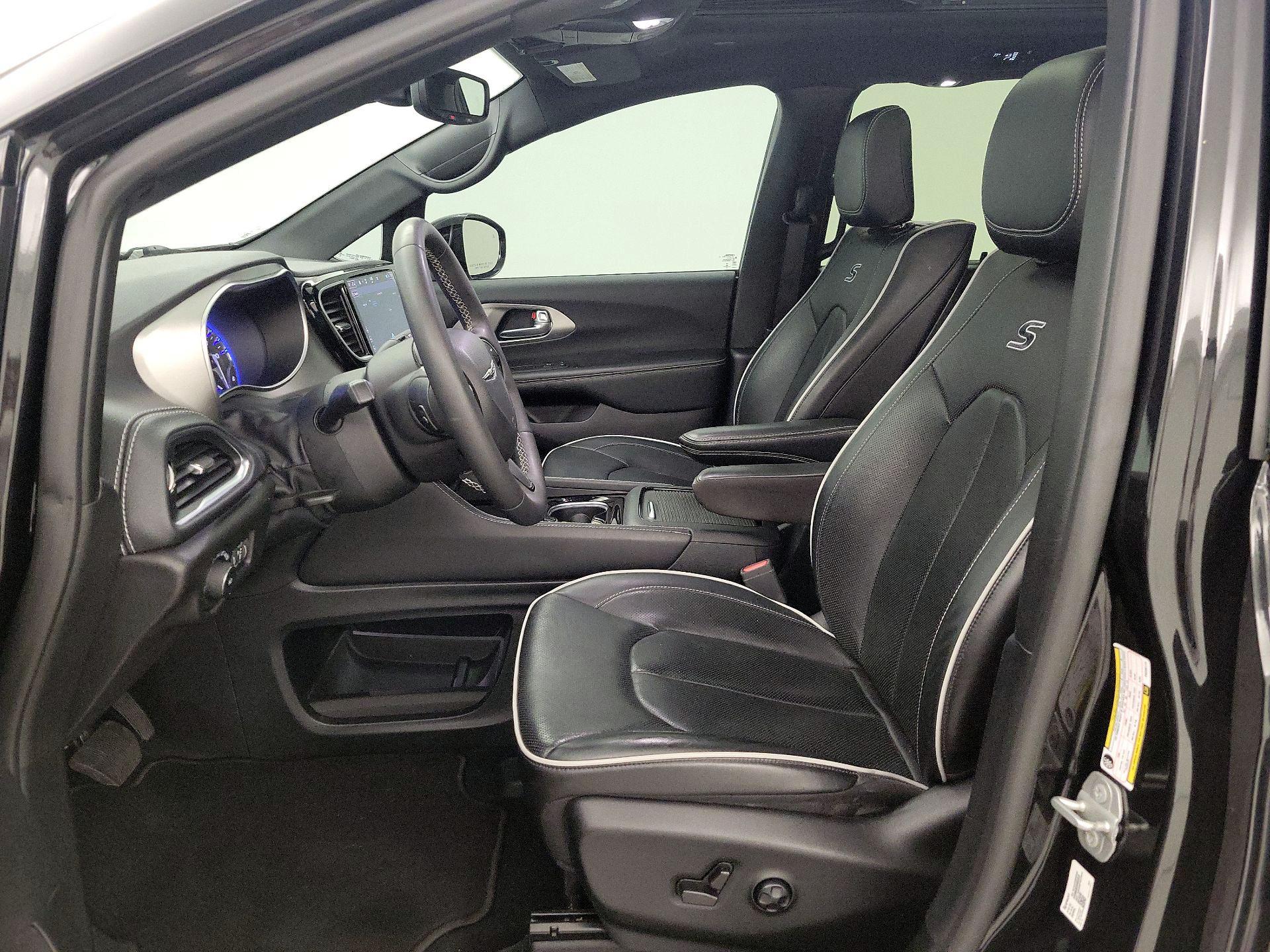 Thumbnail: 2023 Chrysler Pacifica - 11