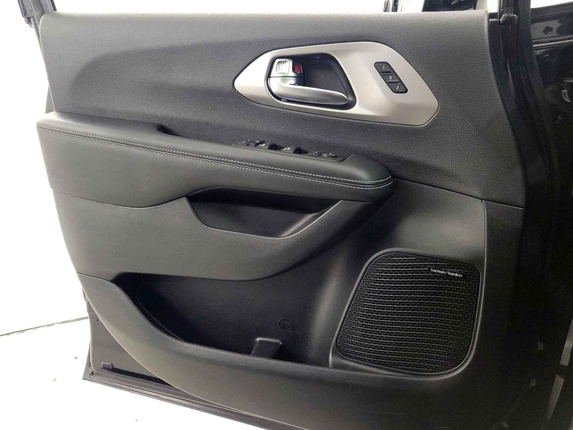 Thumbnail: 2023 Chrysler Pacifica - 12