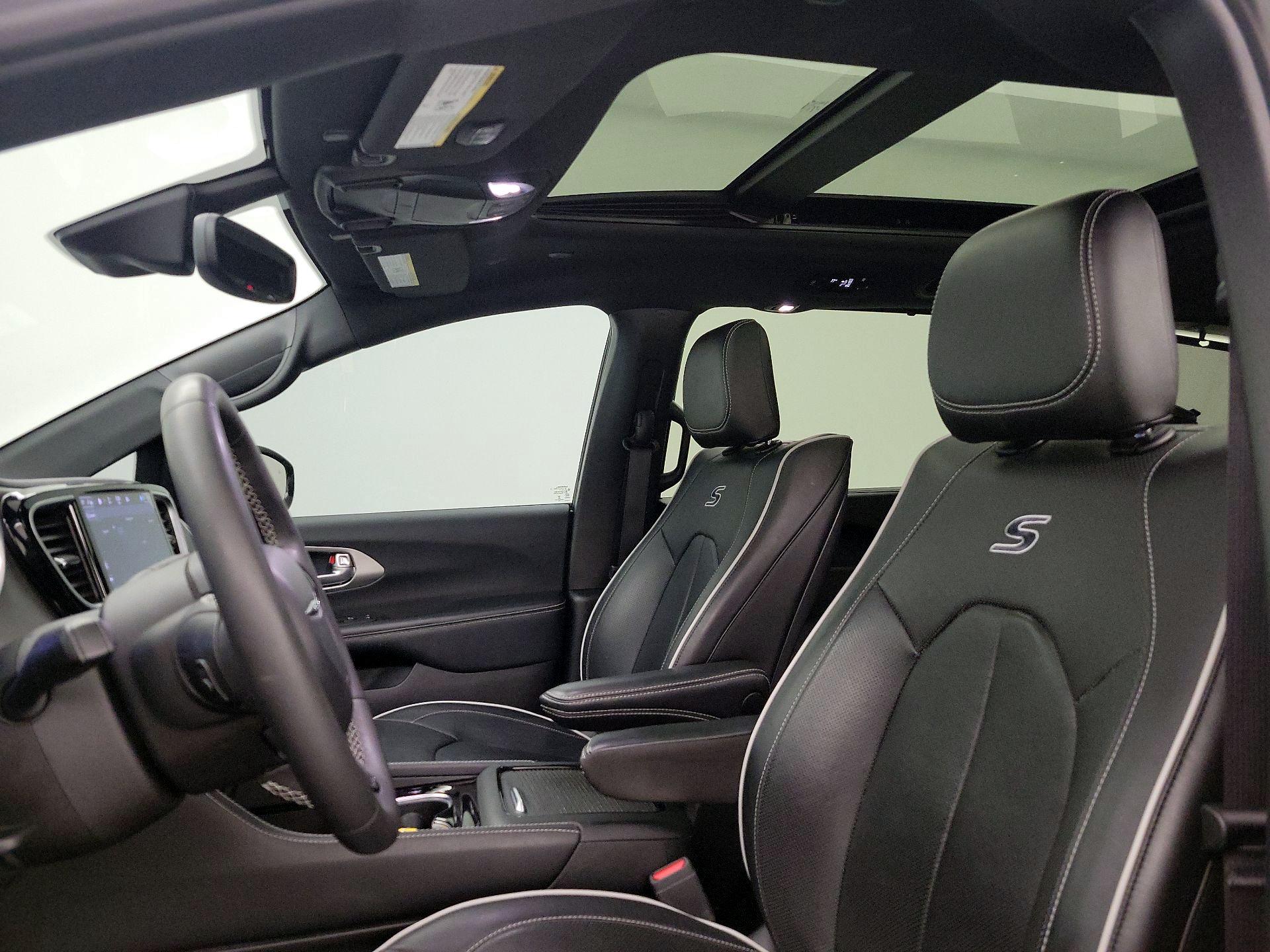 Thumbnail: 2023 Chrysler Pacifica - 19