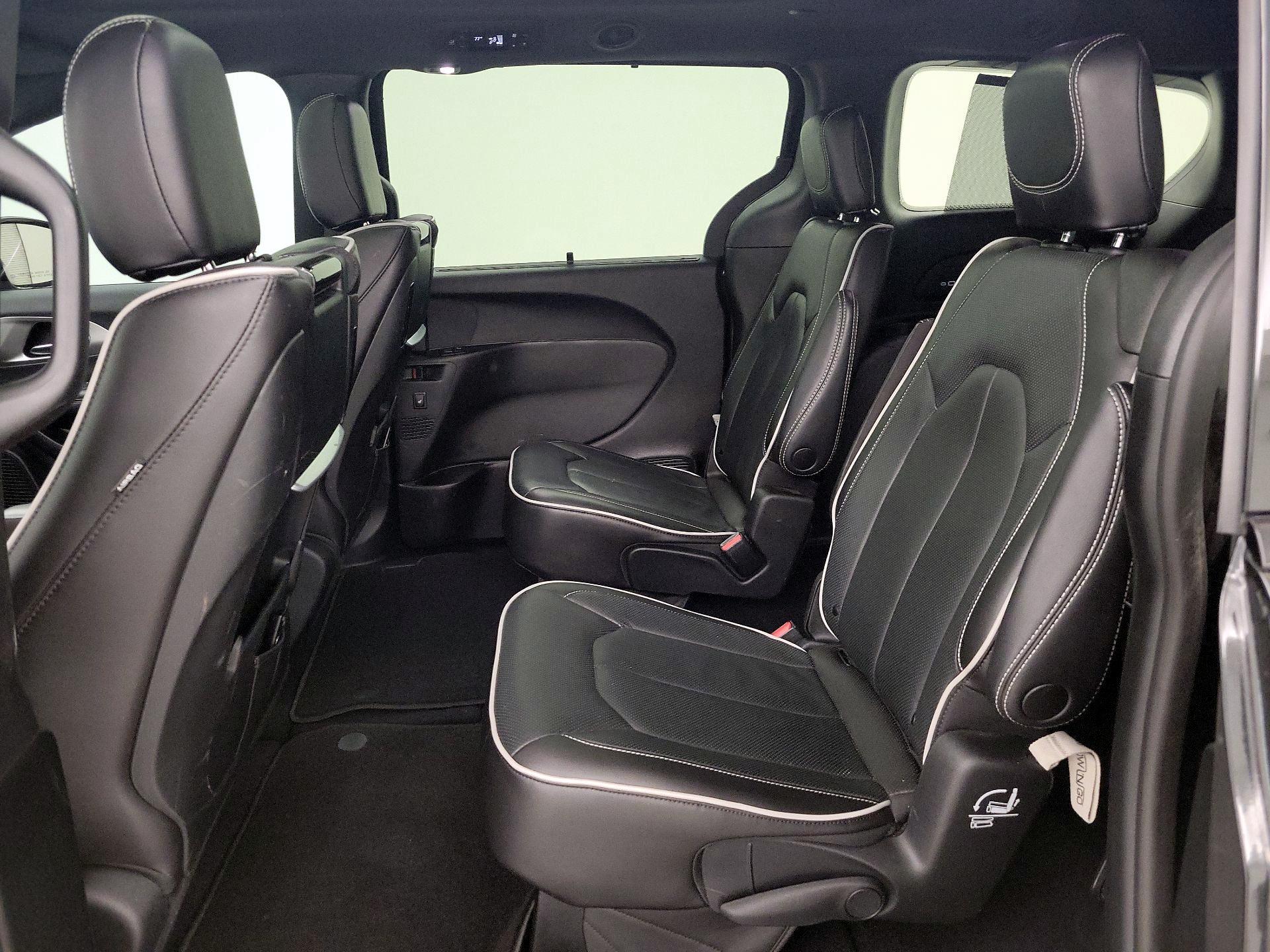 Thumbnail: 2023 Chrysler Pacifica - 20