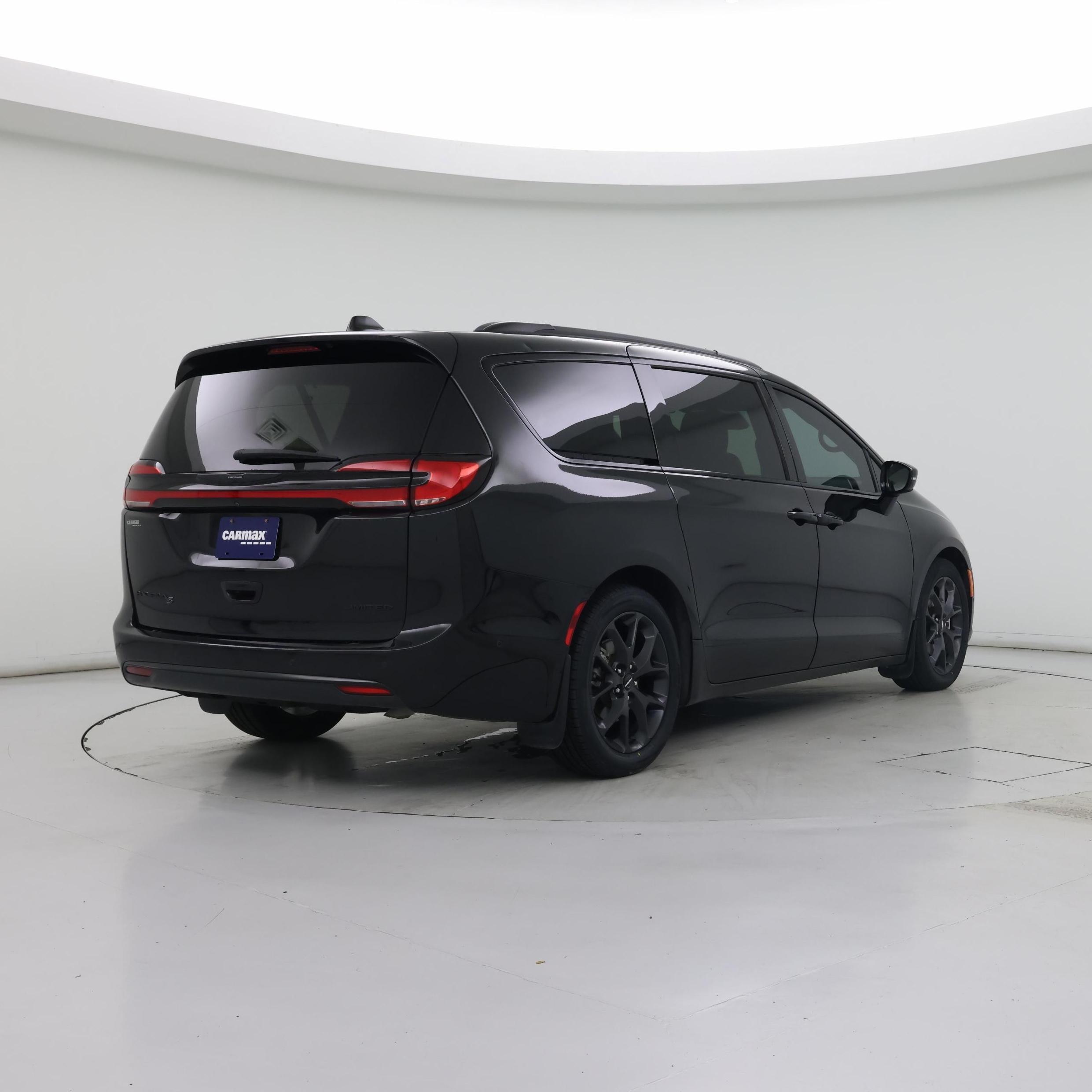 Thumbnail: 2023 Chrysler Pacifica - 8