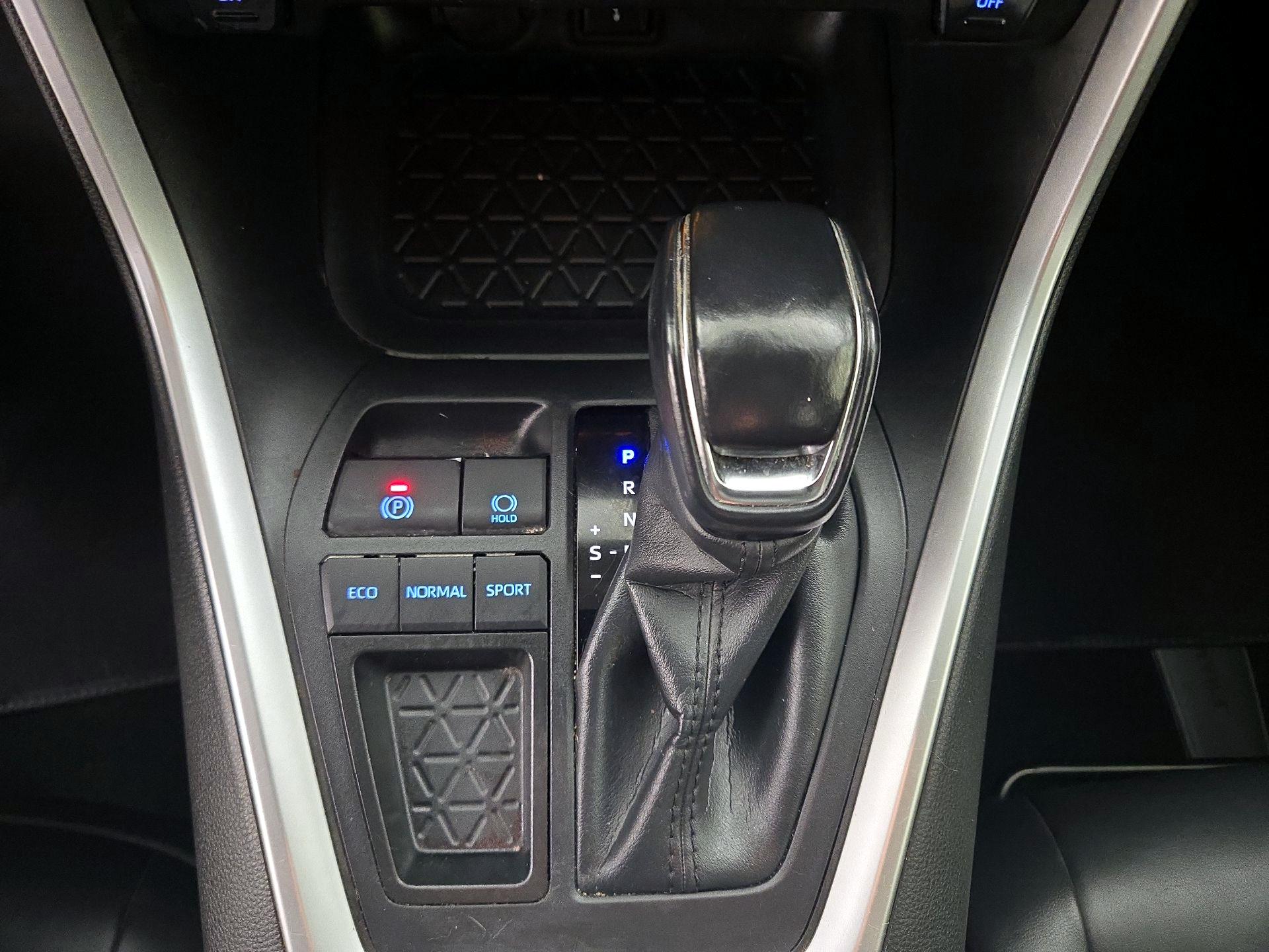 Thumbnail: 2020 Toyota RAV4 - 17