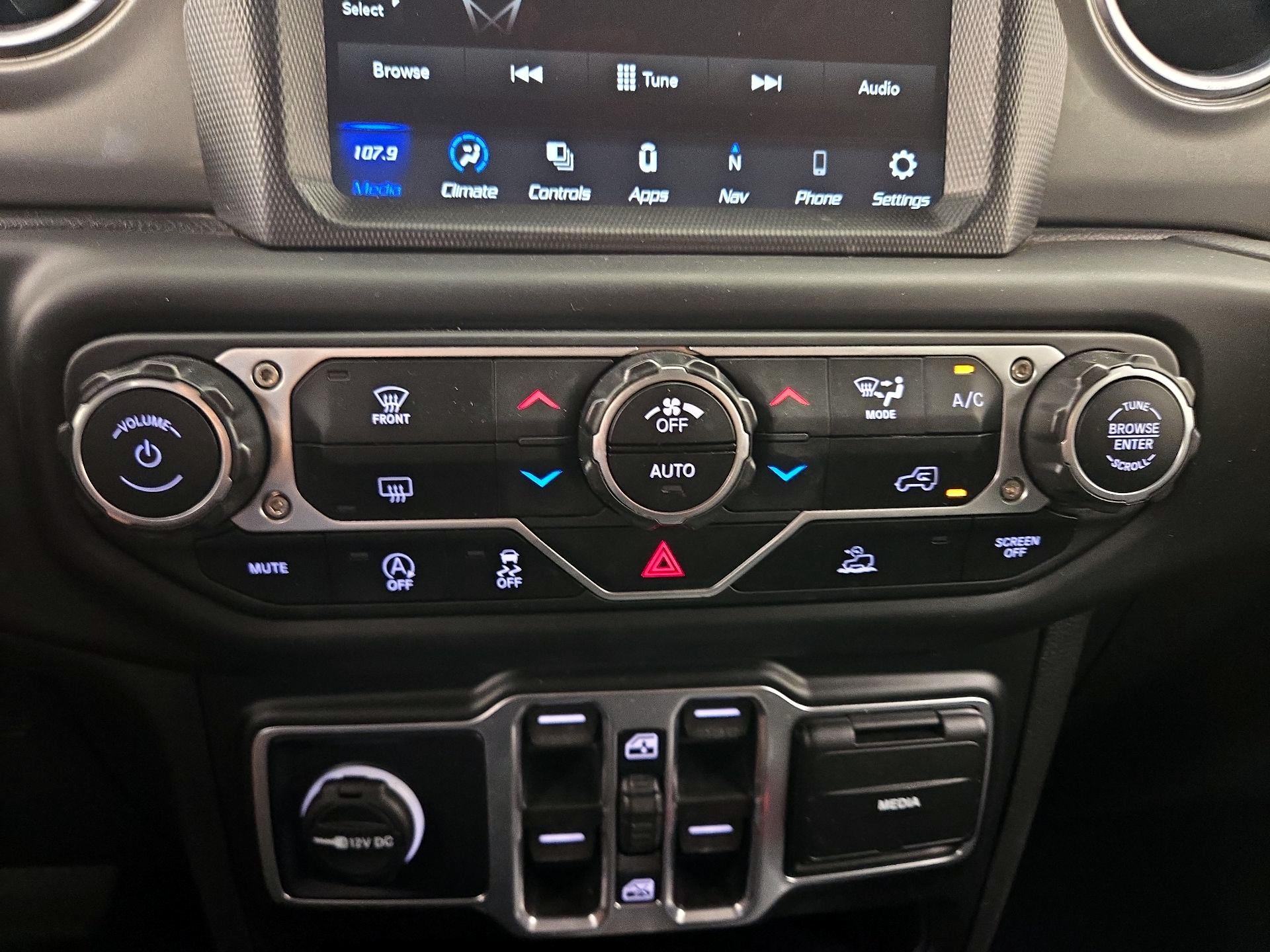 Thumbnail: 2023 Jeep Gladiator - 17