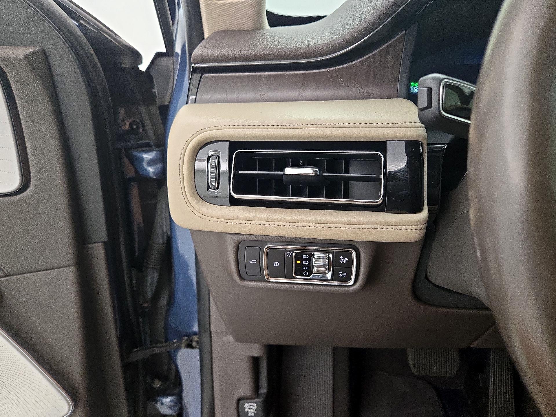 Thumbnail: 2020 Lincoln Aviator - 13