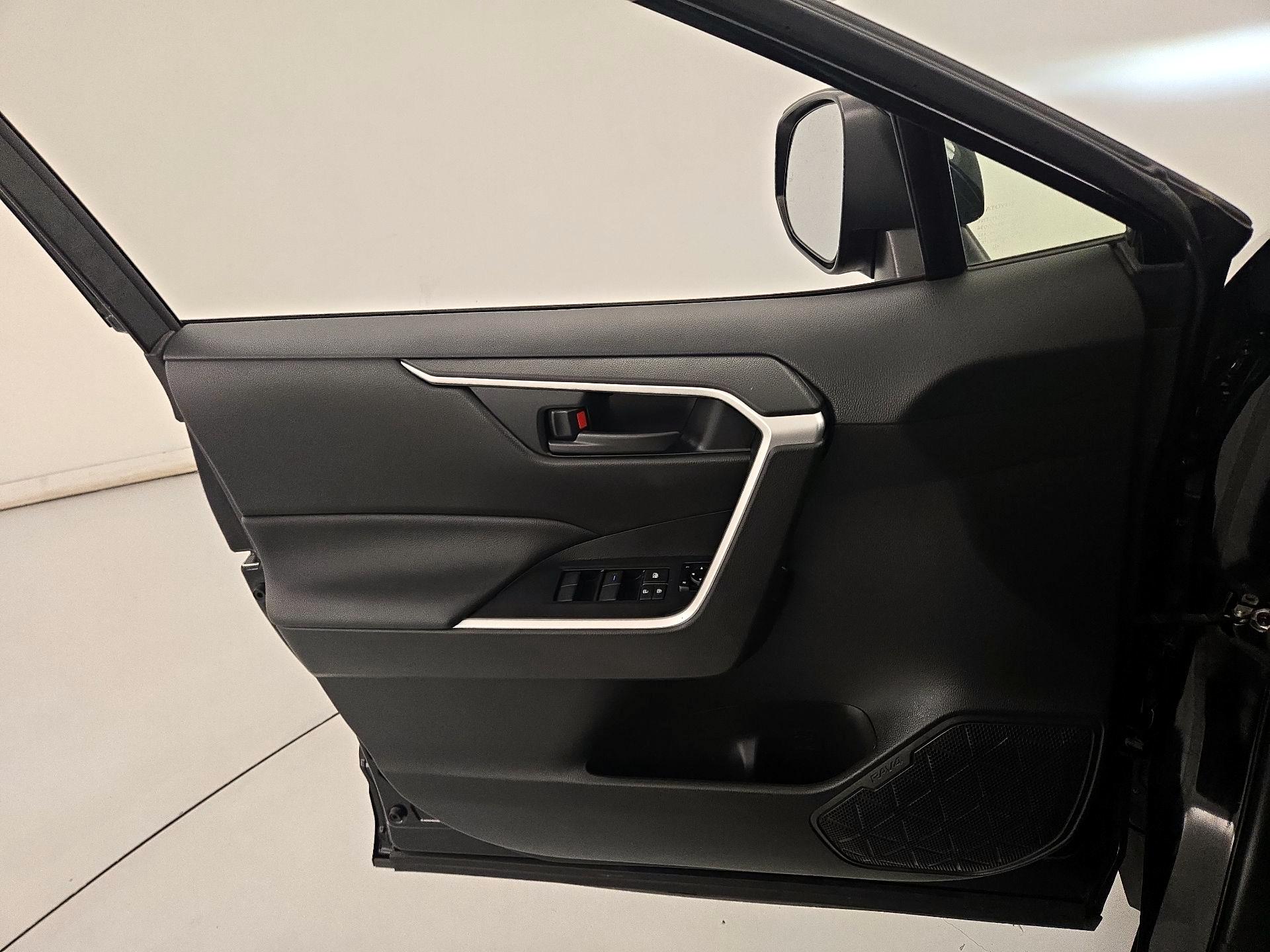 Thumbnail: 2021 Toyota RAV4 - 12