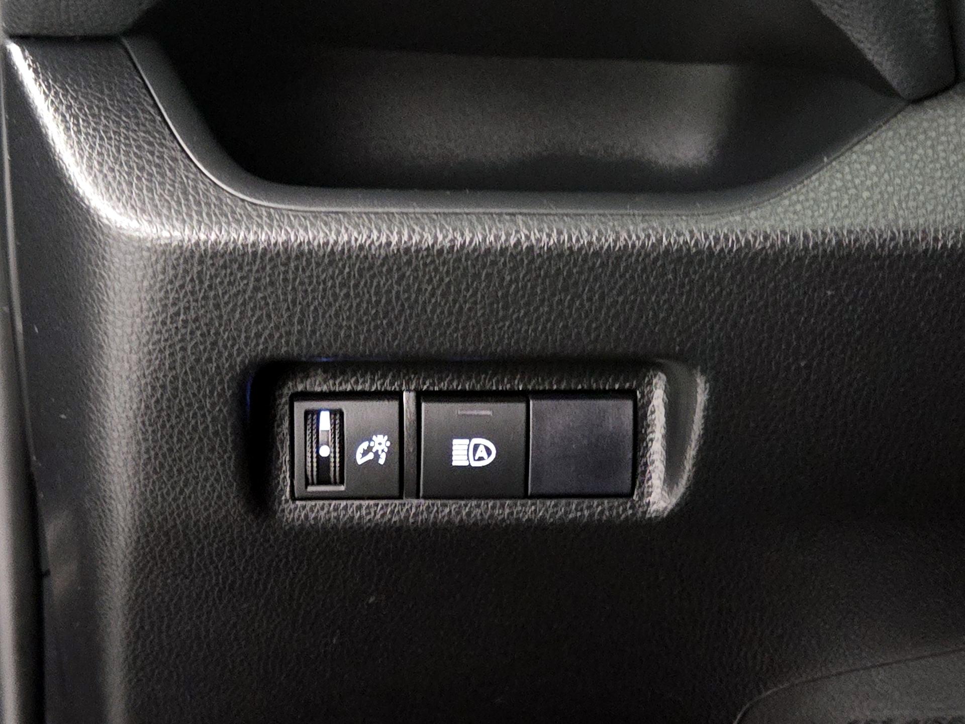 Thumbnail: 2021 Toyota RAV4 - 13