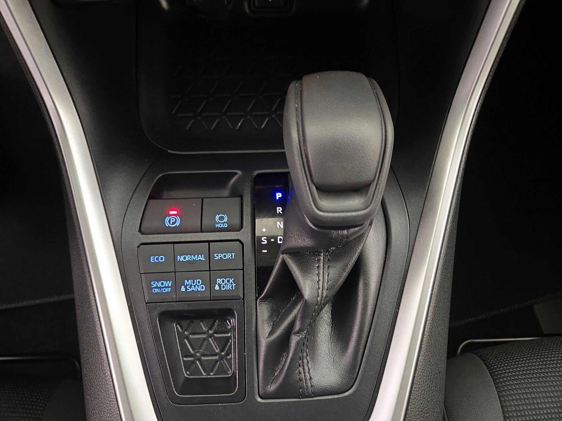 Thumbnail: 2021 Toyota RAV4 - 17